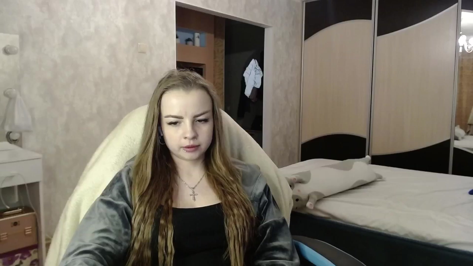 Gallery image thumbnail from Lio_noy's myfreecams stream on, 05/17/2024, 23:50 image 9 of 20