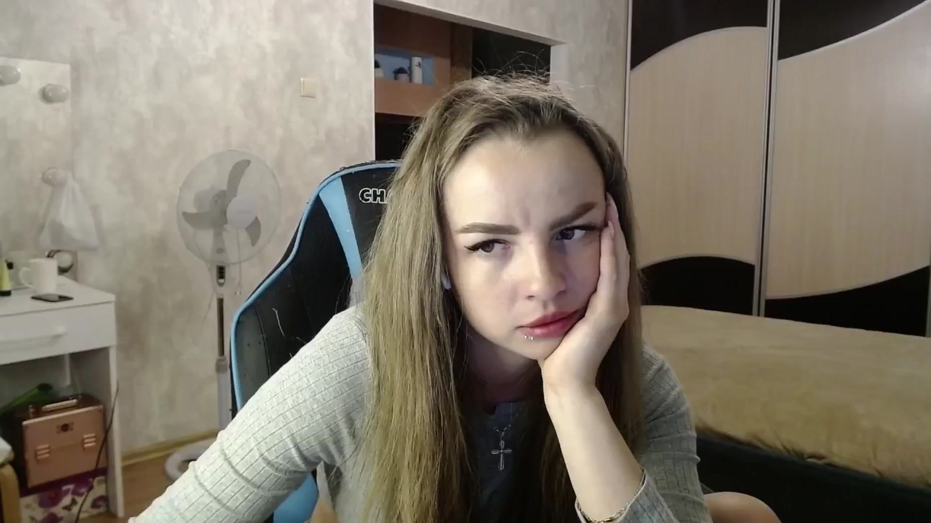 Gallery image thumbnail from Lio_noy's myfreecams stream on, 06/13/2024, 23:10 image 14 of 20