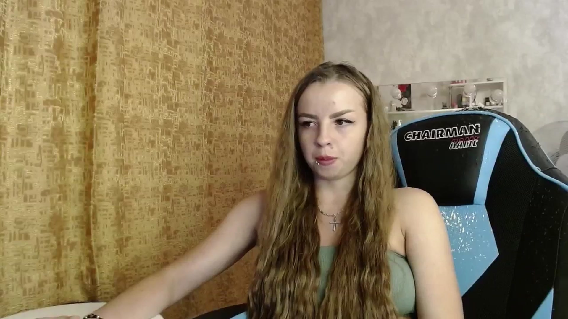 Gallery image thumbnail from Lio_noy's myfreecams stream on, 06/17/2024, 19:57 image 16 of 20