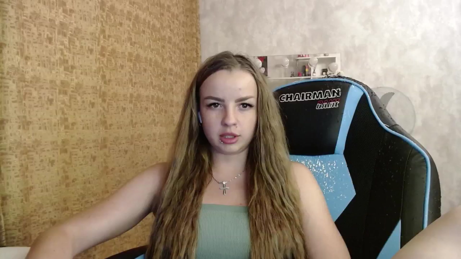Gallery image thumbnail from Lio_noy's myfreecams stream on, 06/17/2024, 23:25 image 6 of 20