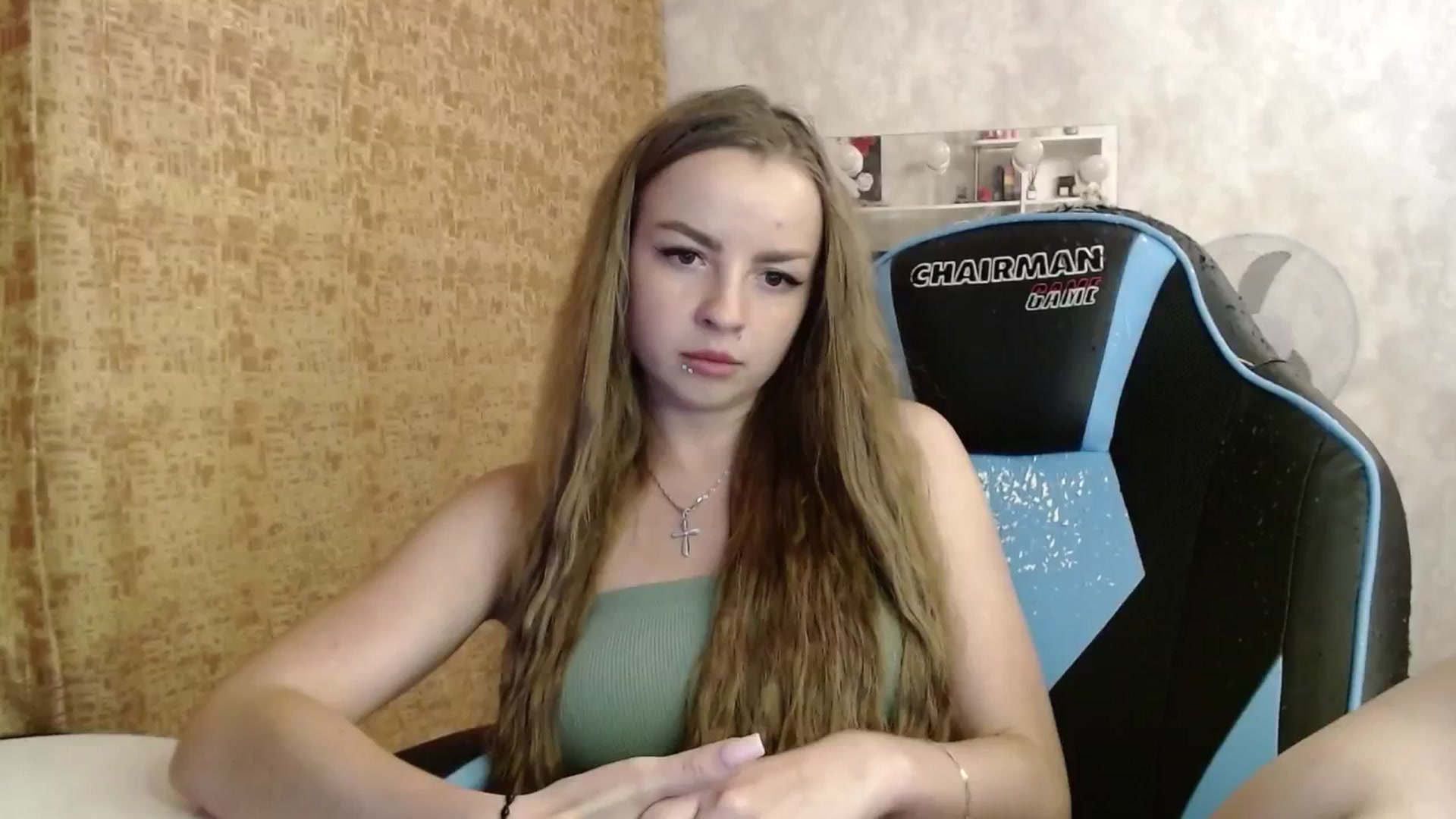 Gallery image thumbnail from Lio_noy's myfreecams stream on, 06/17/2024, 23:25 image 17 of 20