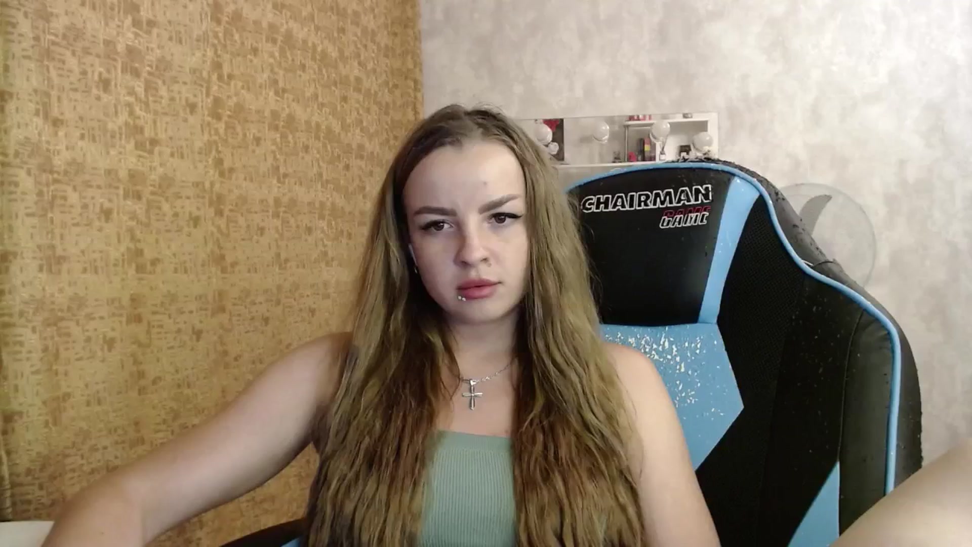 Gallery image thumbnail from Lio_noy's myfreecams stream on, 06/17/2024, 23:25 image 7 of 20