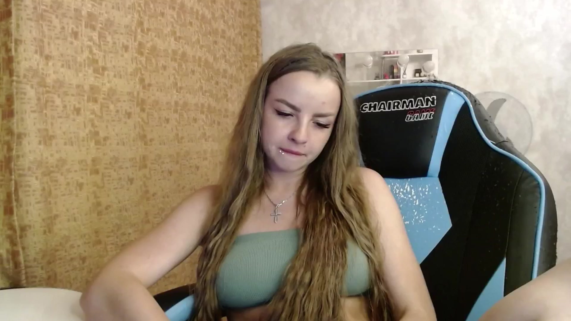 Gallery image thumbnail from Lio_noy's myfreecams stream on, 06/17/2024, 23:25 image 19 of 20