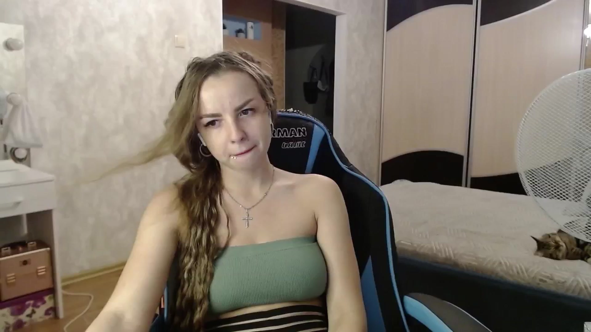 Gallery image thumbnail from Lio_noy's myfreecams stream on, 06/27/2024, 23:15 image 17 of 20