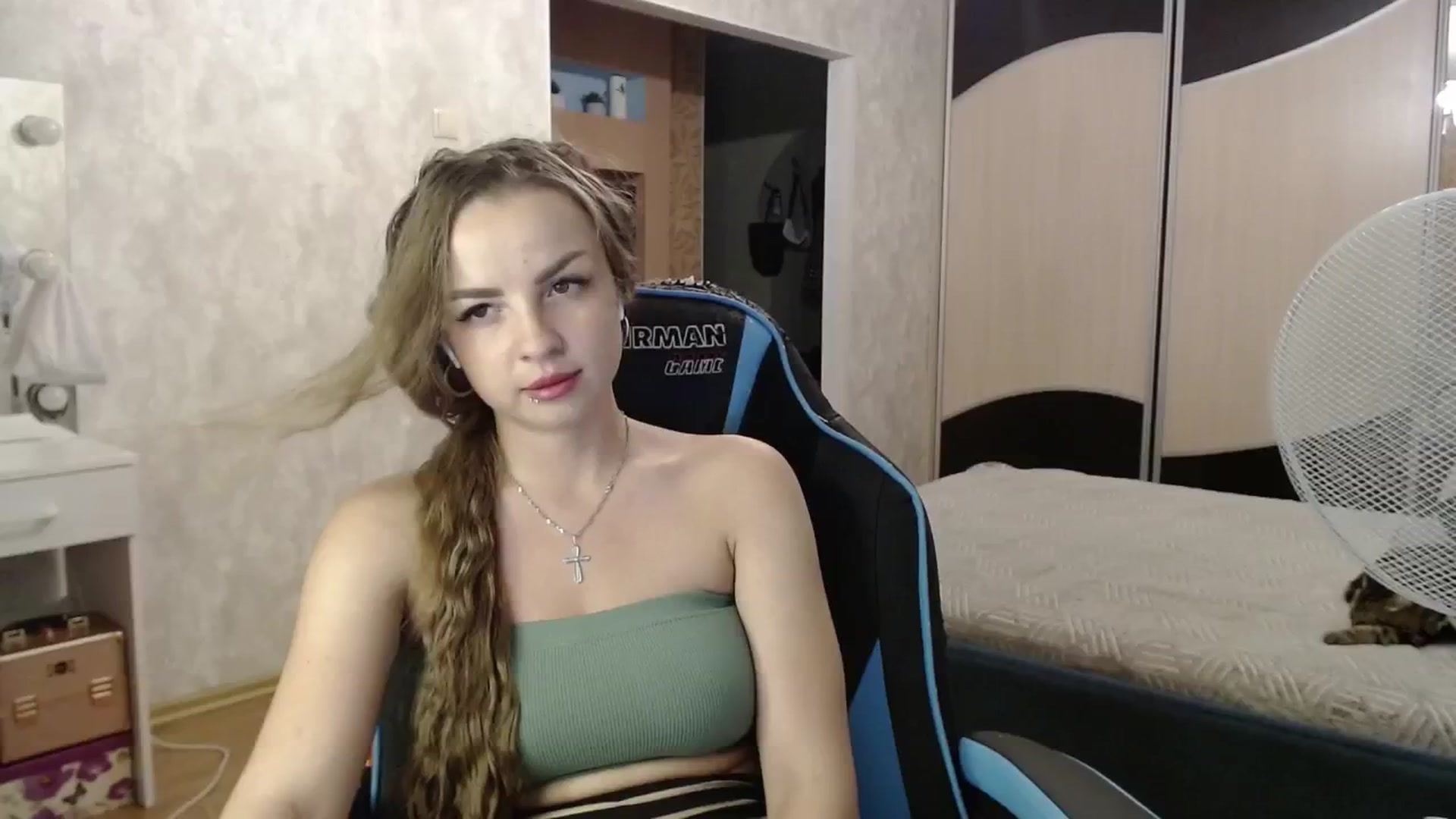 Gallery image thumbnail from Lio_noy's myfreecams stream on, 06/27/2024, 23:15 image 4 of 20