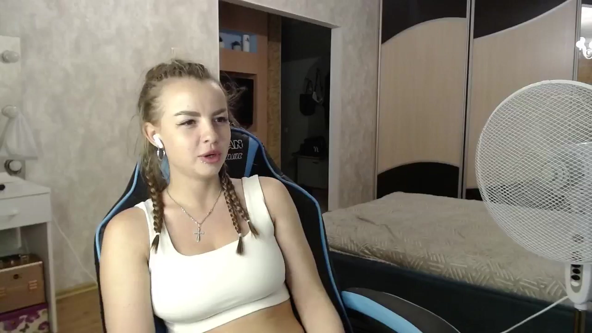 Gallery image thumbnail from Lio_noy's myfreecams stream on, 06/29/2024, 21:56 image 14 of 20
