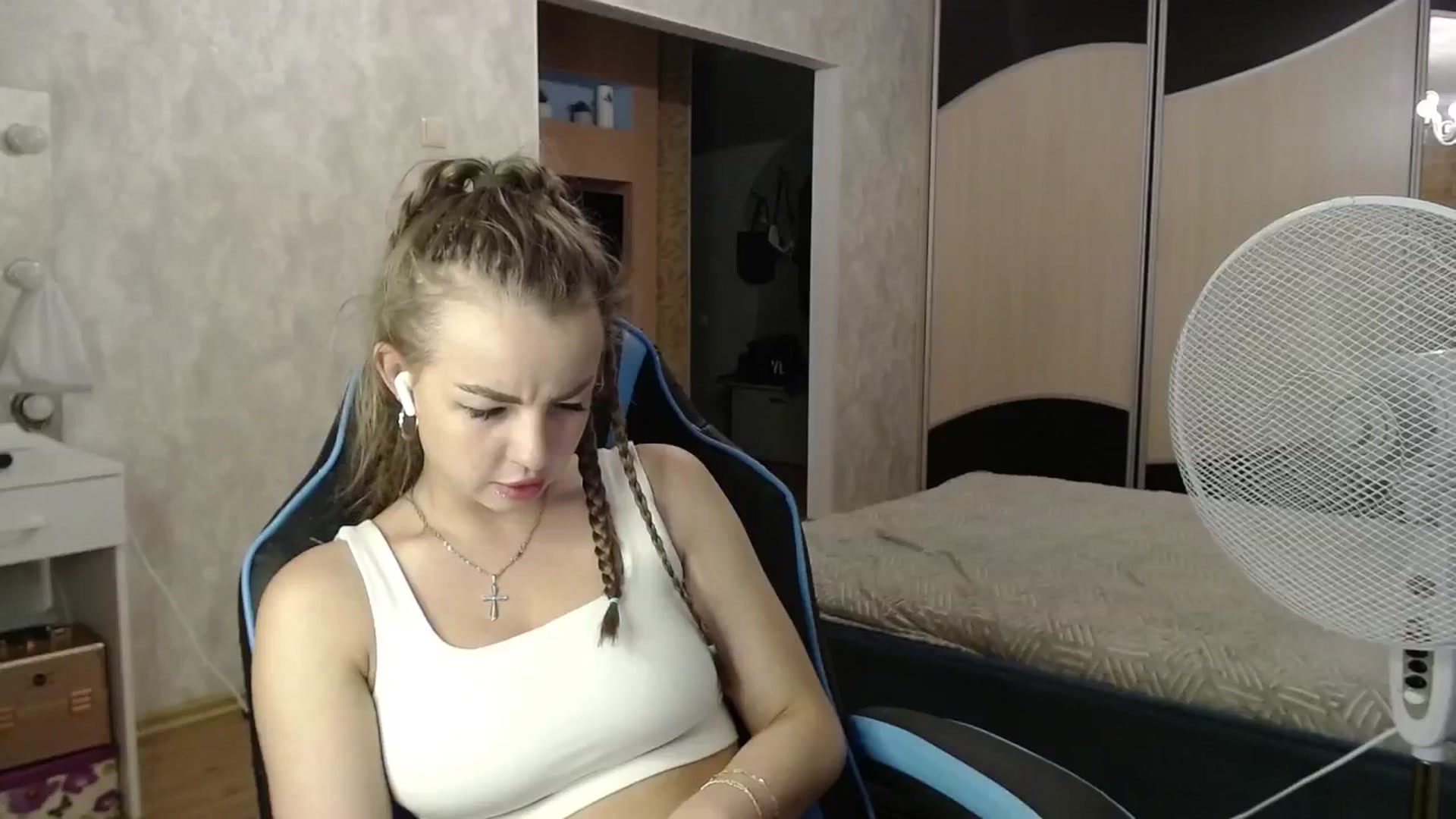 Gallery image thumbnail from Lio_noy's myfreecams stream on, 06/29/2024, 21:56 image 9 of 20