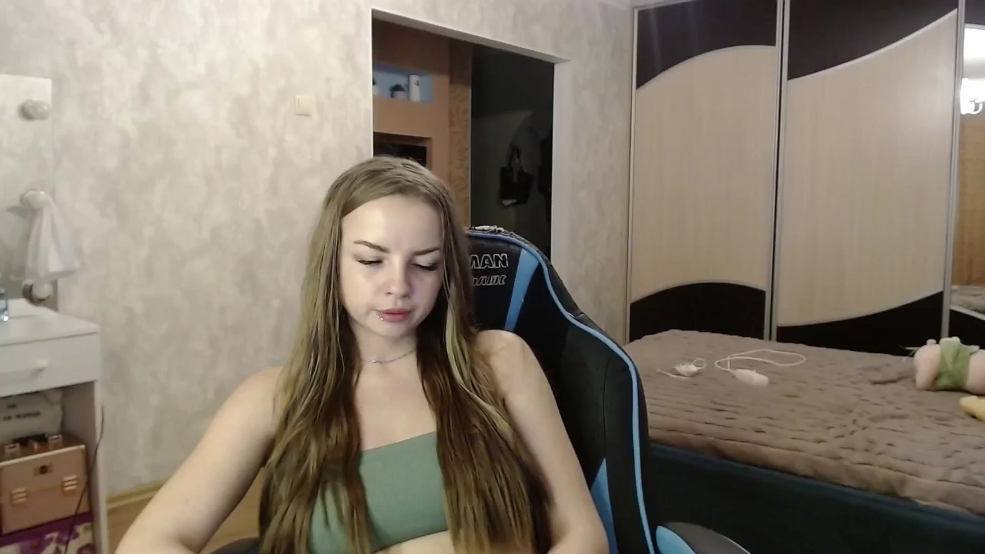 Gallery image thumbnail from Lio_noy's myfreecams stream on, 08/06/2024, 23:46 image 10 of 20