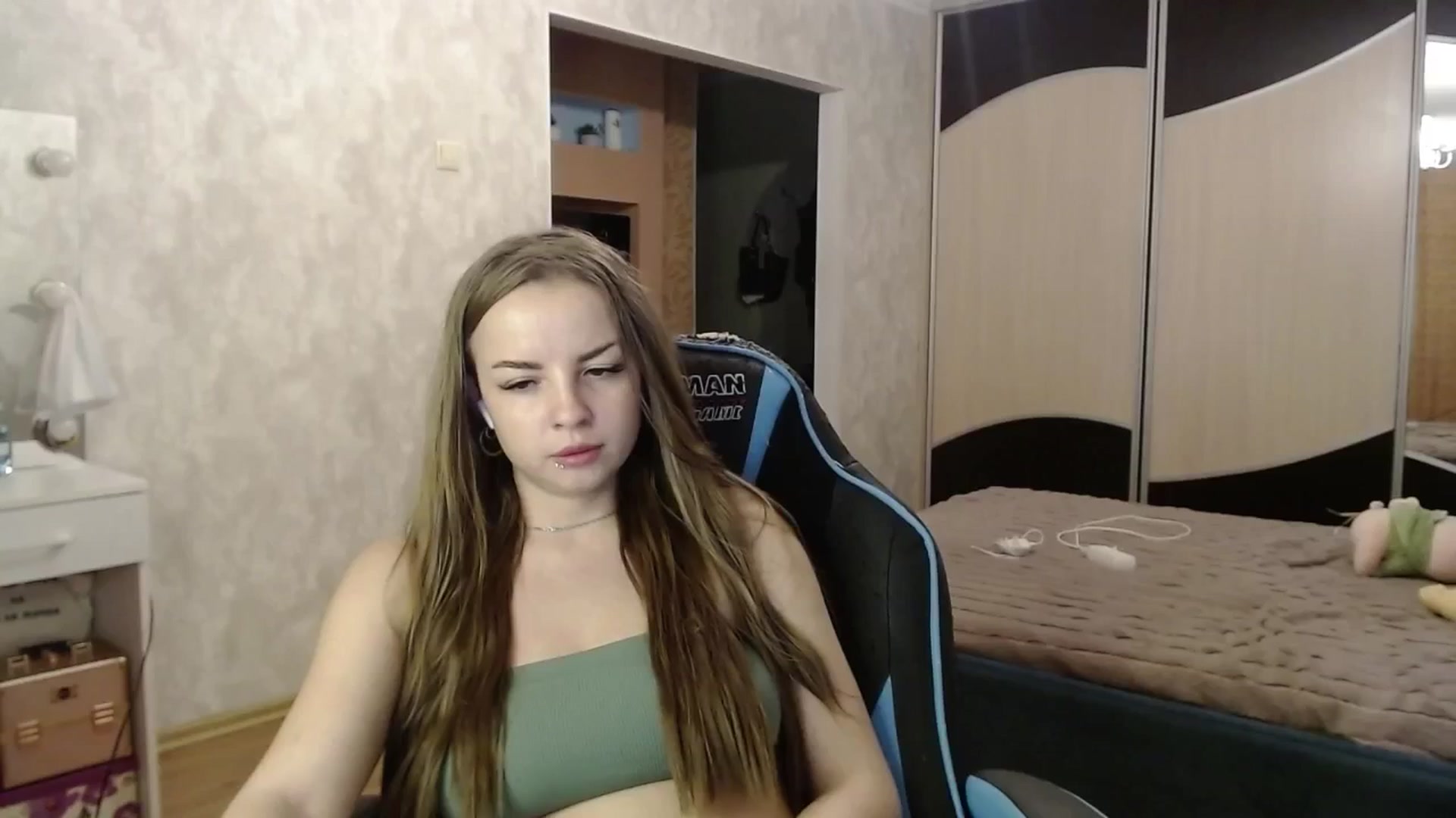 Gallery image thumbnail from Lio_noy's myfreecams stream on, 08/06/2024, 23:46 image 7 of 20