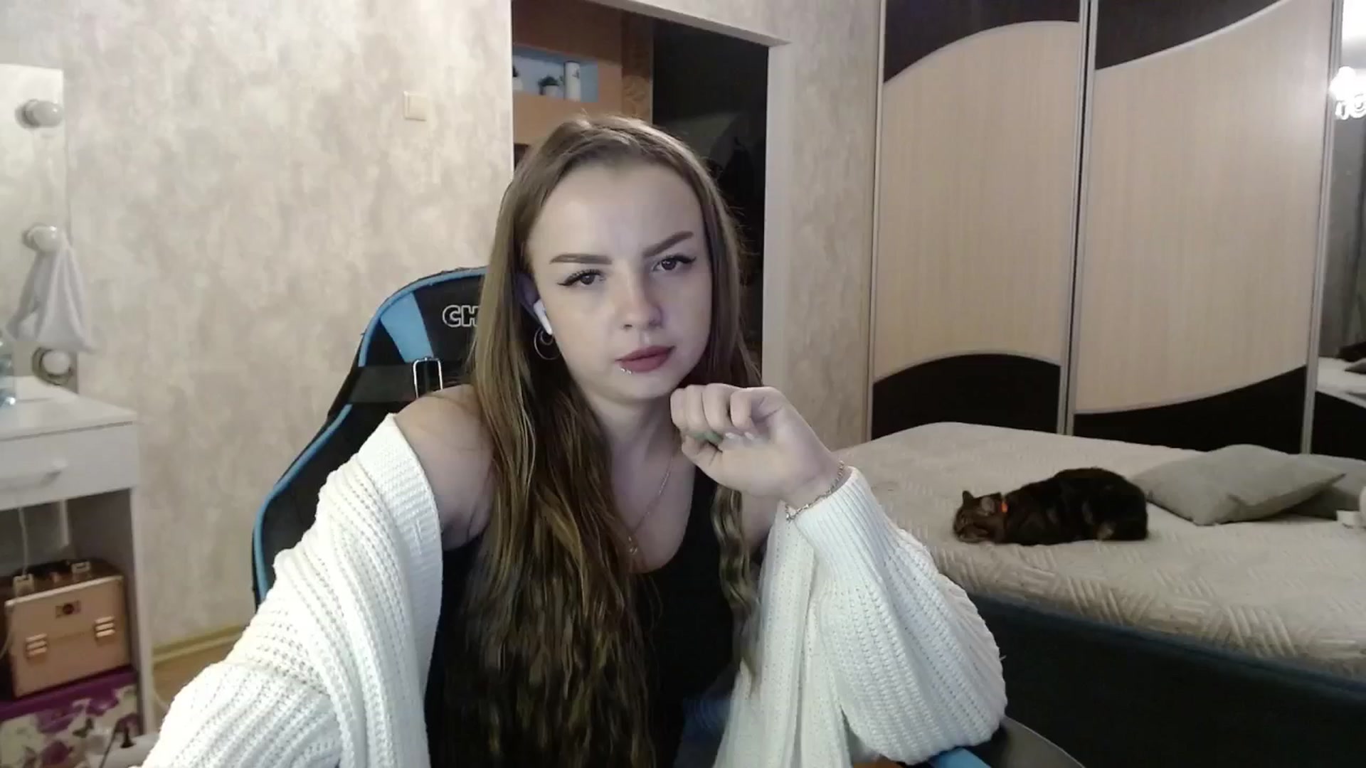 Gallery image thumbnail from Lio_noy's myfreecams stream on, 10/01/2024, 23:28 image 15 of 20
