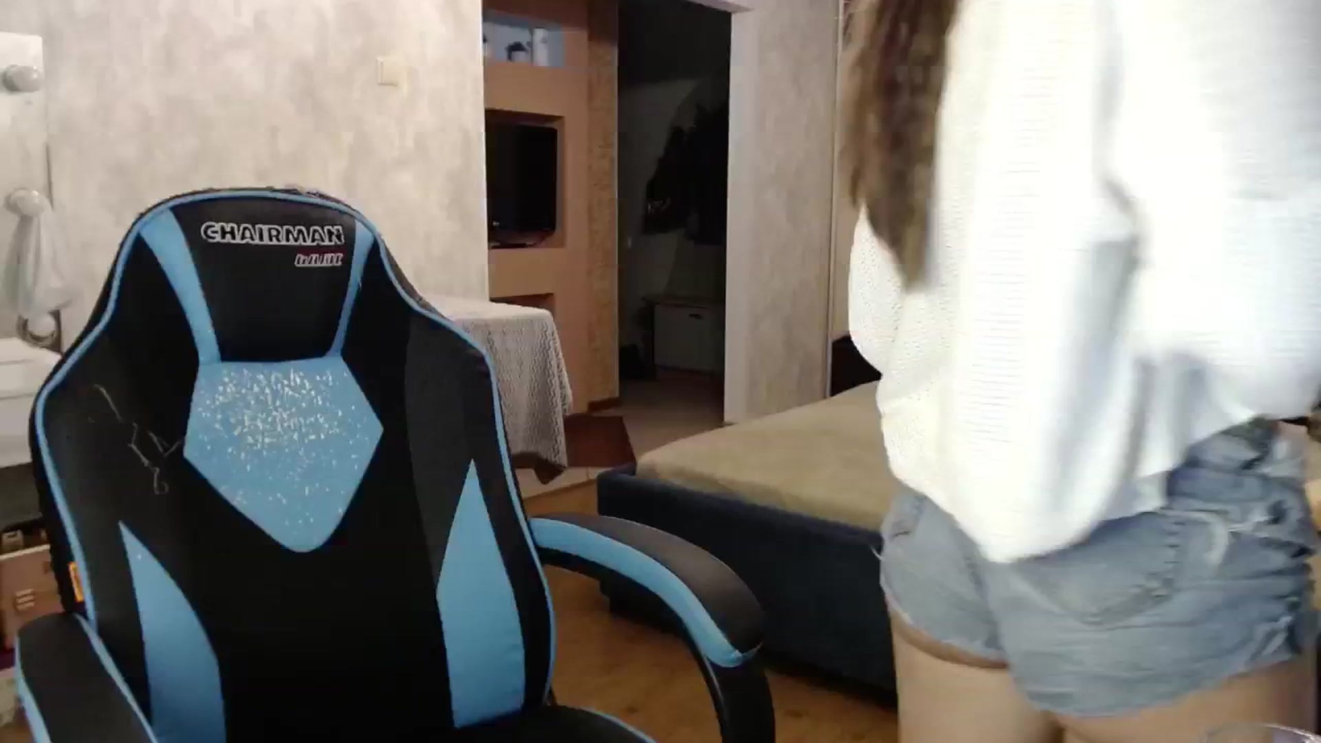 Gallery image thumbnail from Lio_noy's myfreecams stream on, 10/13/2024, 21:39 image 8 of 20