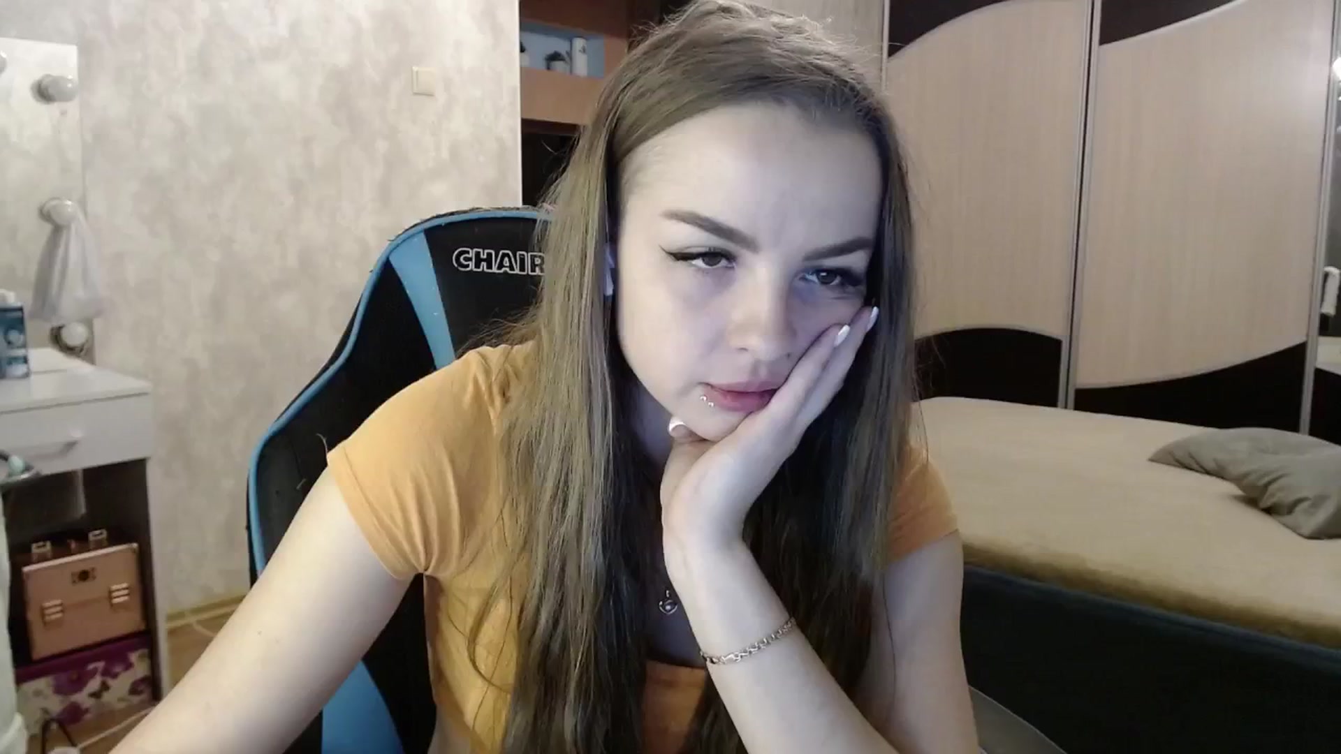 Gallery image thumbnail from Lio_noy's myfreecams stream on, 10/16/2024, 22:41 image 8 of 20