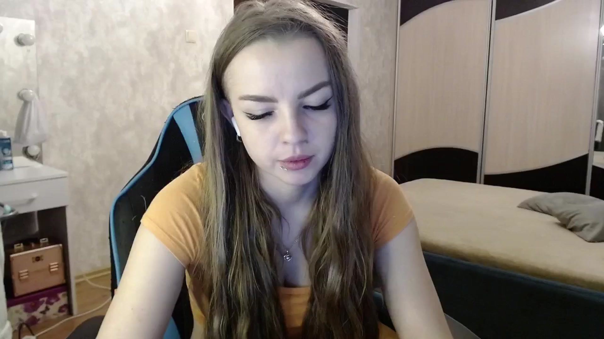 Gallery image thumbnail from Lio_noy's myfreecams stream on, 10/16/2024, 22:41 image 7 of 20