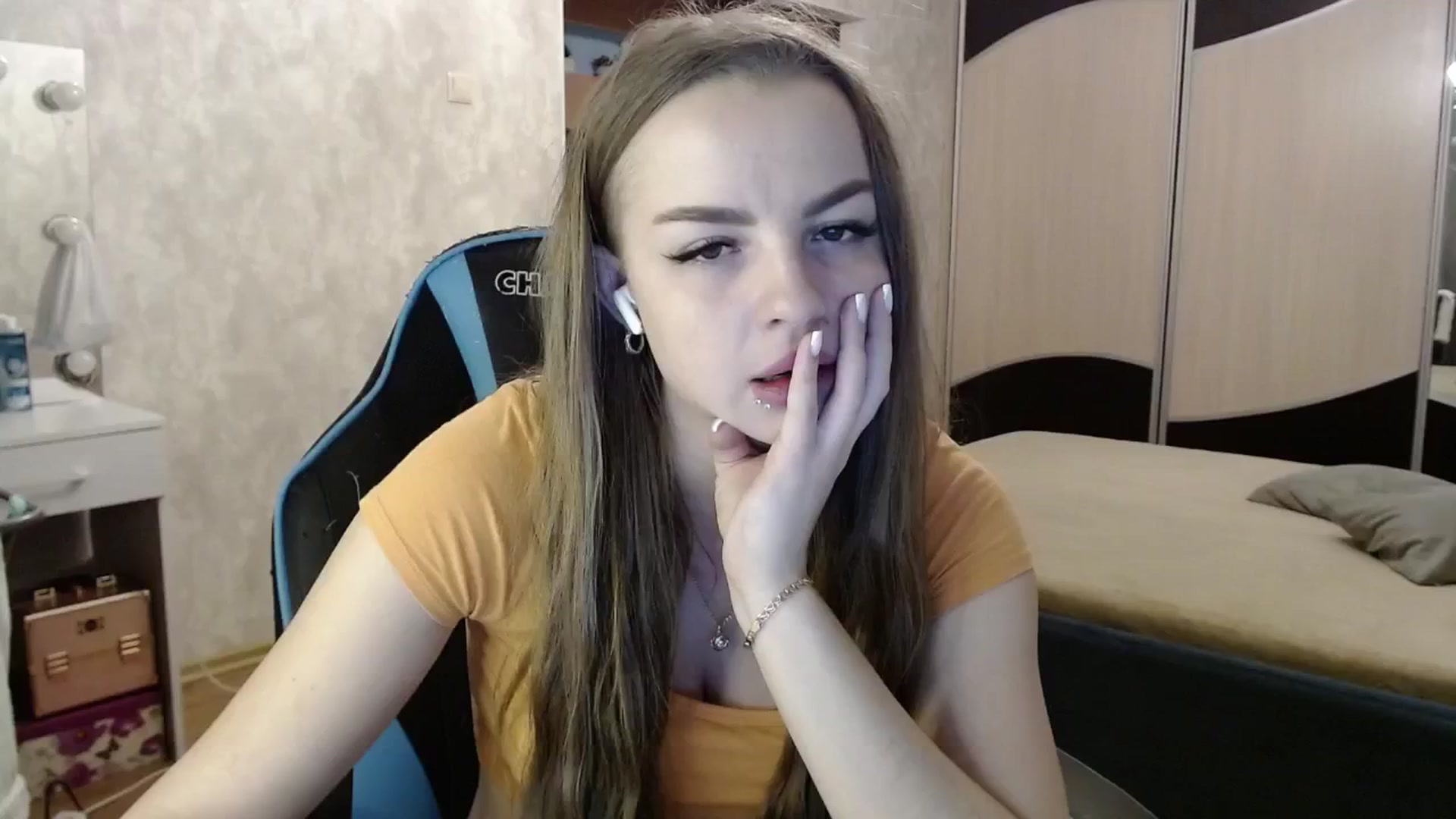 Gallery image thumbnail from Lio_noy's myfreecams stream on, 10/16/2024, 22:41 image 10 of 20