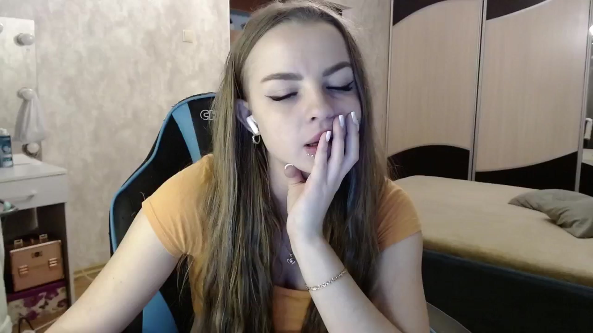 Gallery image thumbnail from Lio_noy's myfreecams stream on, 10/16/2024, 22:41 image 4 of 20