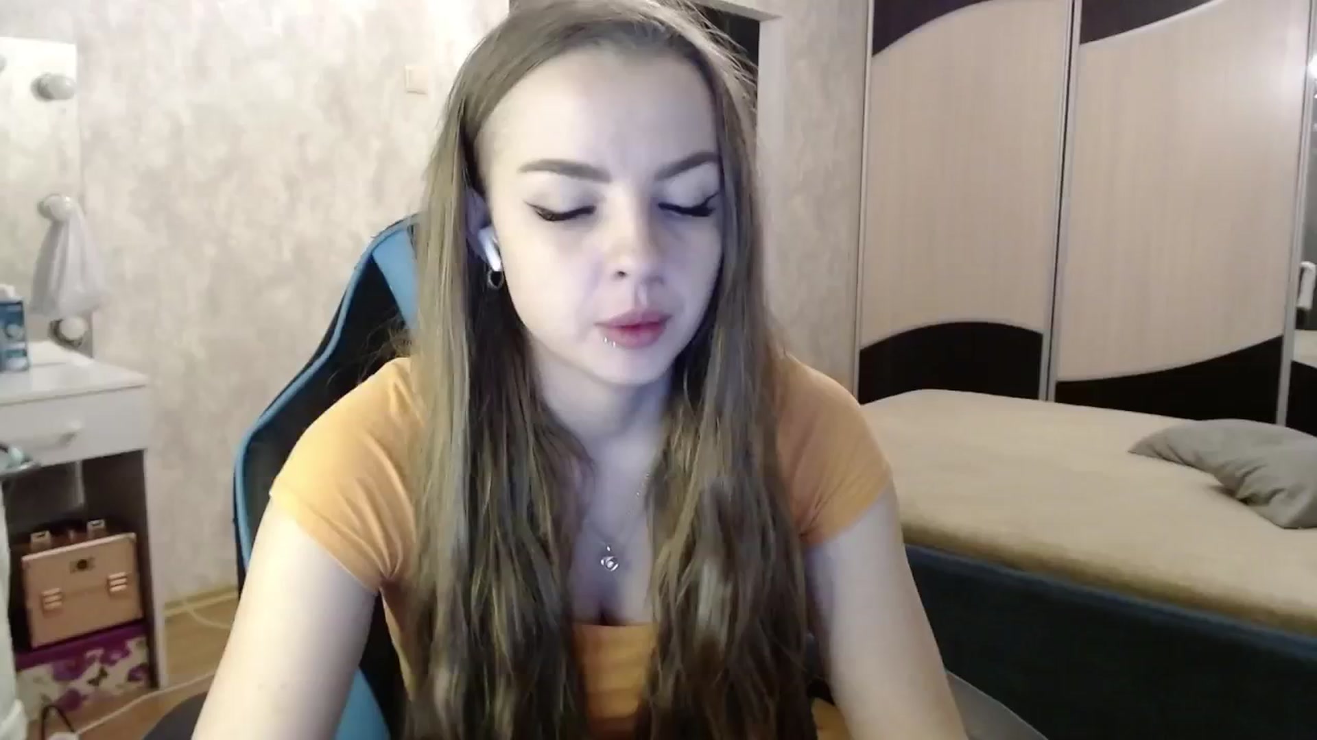 Gallery image thumbnail from Lio_noy's myfreecams stream on, 10/16/2024, 22:41 image 2 of 20
