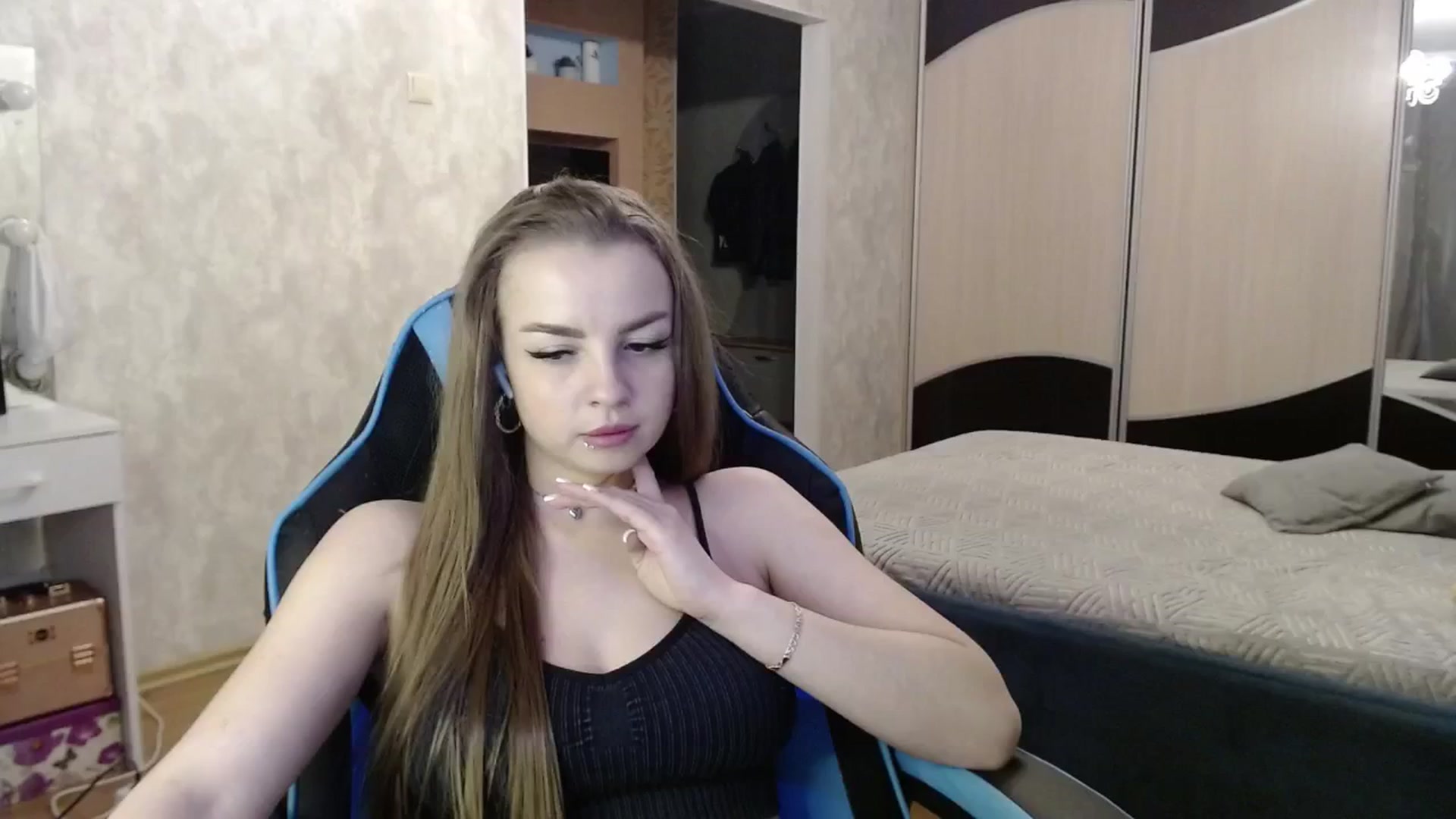 Gallery image thumbnail from Lio_noy's myfreecams stream on, 10/20/2024, 22:37 image 18 of 20