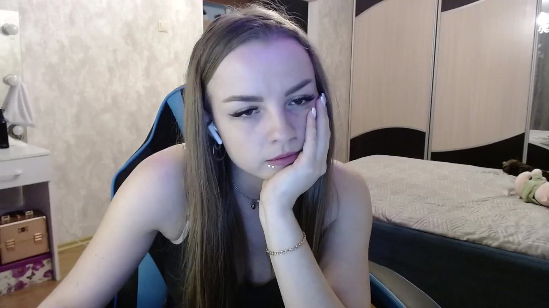 Gallery image thumbnail from Lio_noy's myfreecams stream on, 10/22/2024, 24:04 image 13 of 20