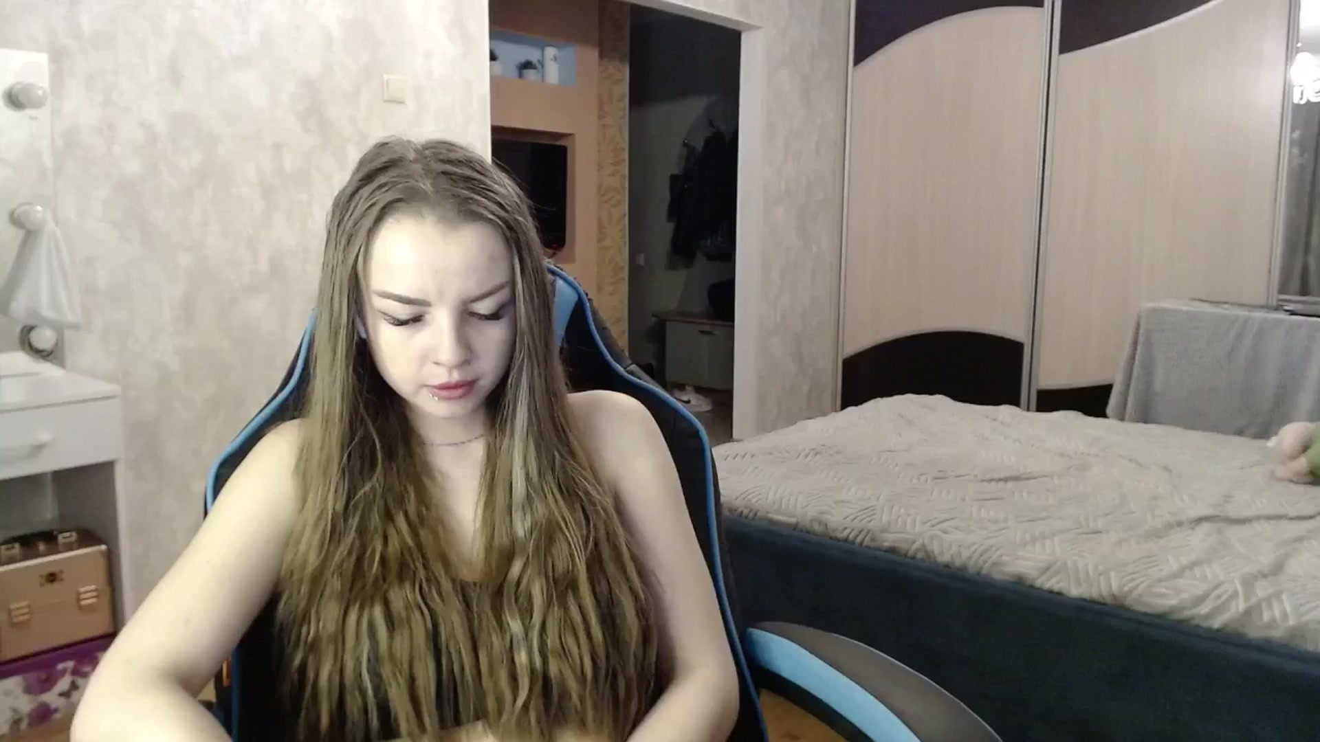 Gallery image thumbnail from Lio_noy's myfreecams stream on, 10/25/2024, 23:40 image 6 of 20