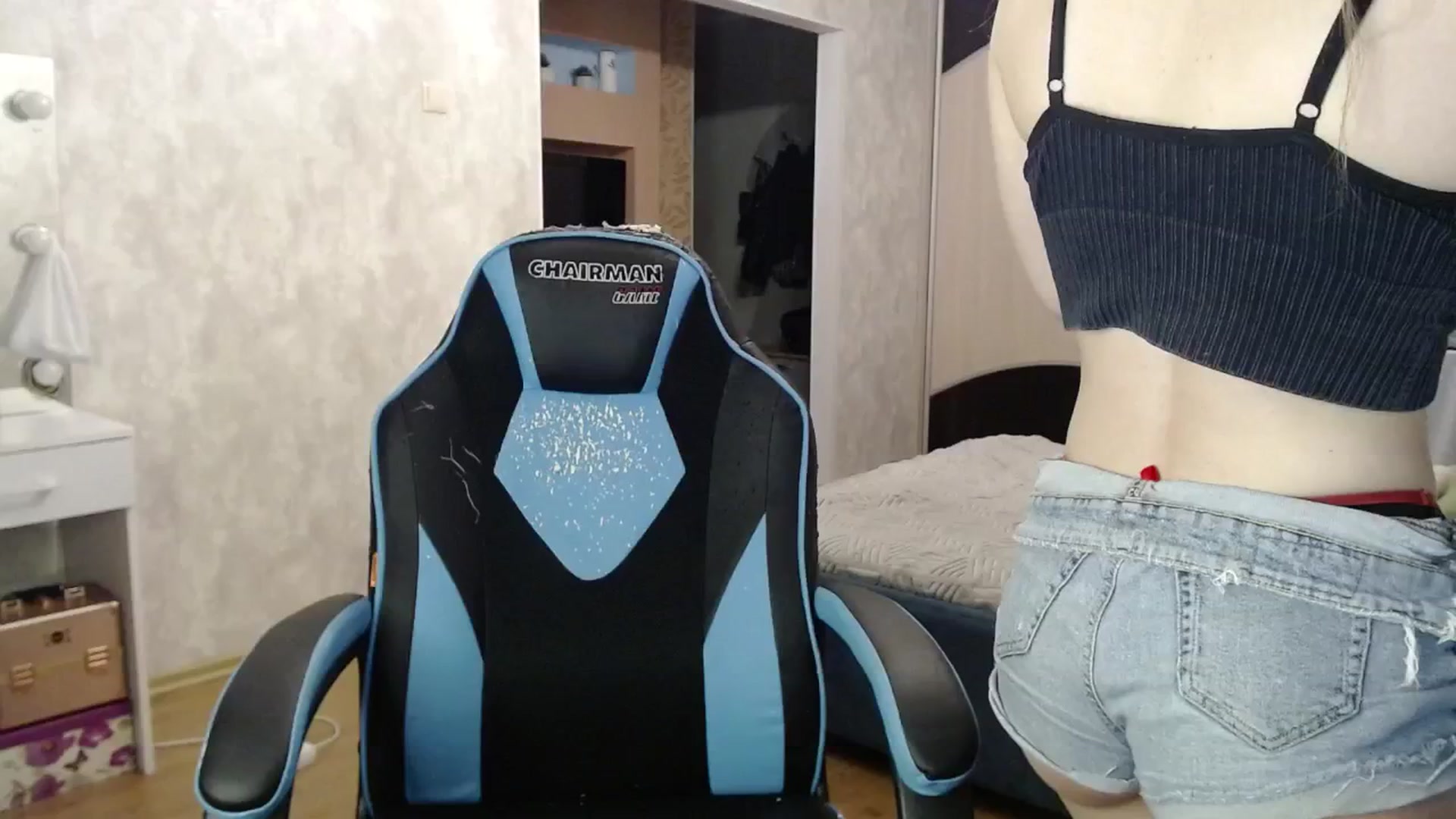 Gallery image thumbnail from Lio_noy's myfreecams stream on, 10/25/2024, 23:40 image 15 of 20