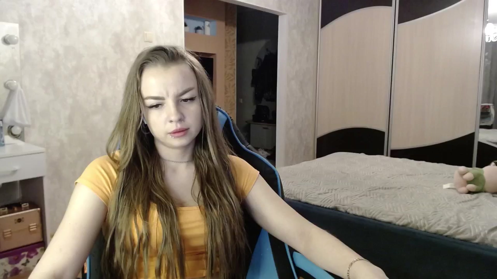 Gallery image thumbnail from Lio_noy's myfreecams stream on, 10/27/2024, 24:20 image 2 of 20