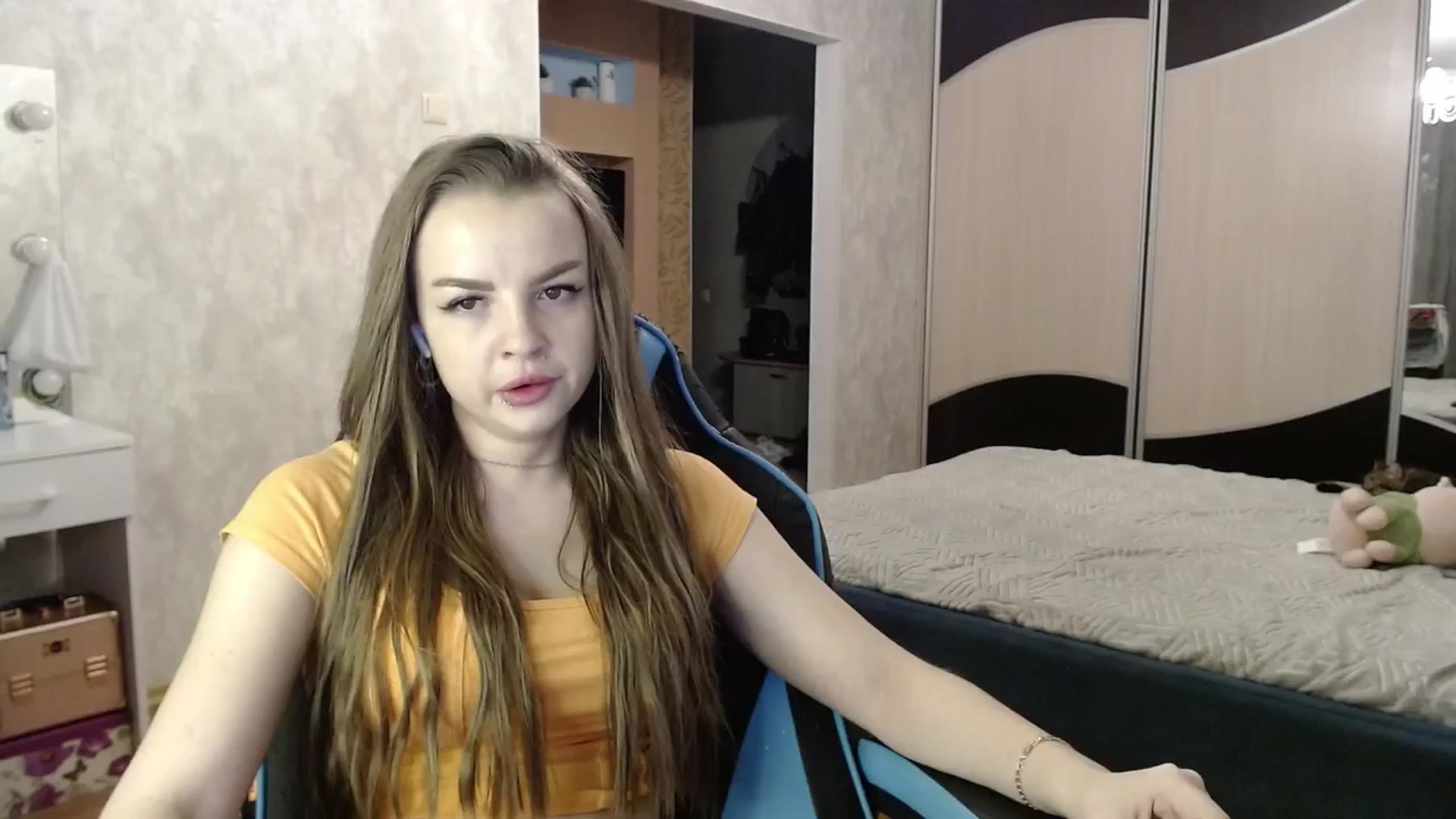 Gallery image thumbnail from Lio_noy's myfreecams stream on, 10/27/2024, 24:20 image 9 of 20