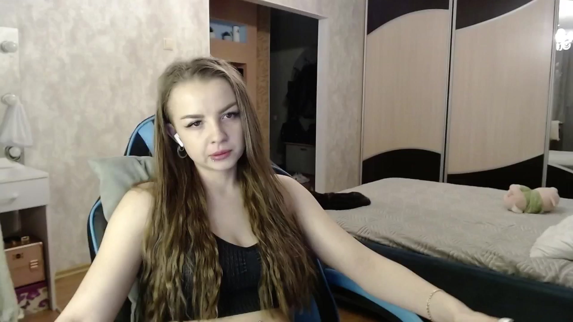 Gallery image thumbnail from Lio_noy's myfreecams stream on, 10/28/2024, 22:41 image 1 of 20