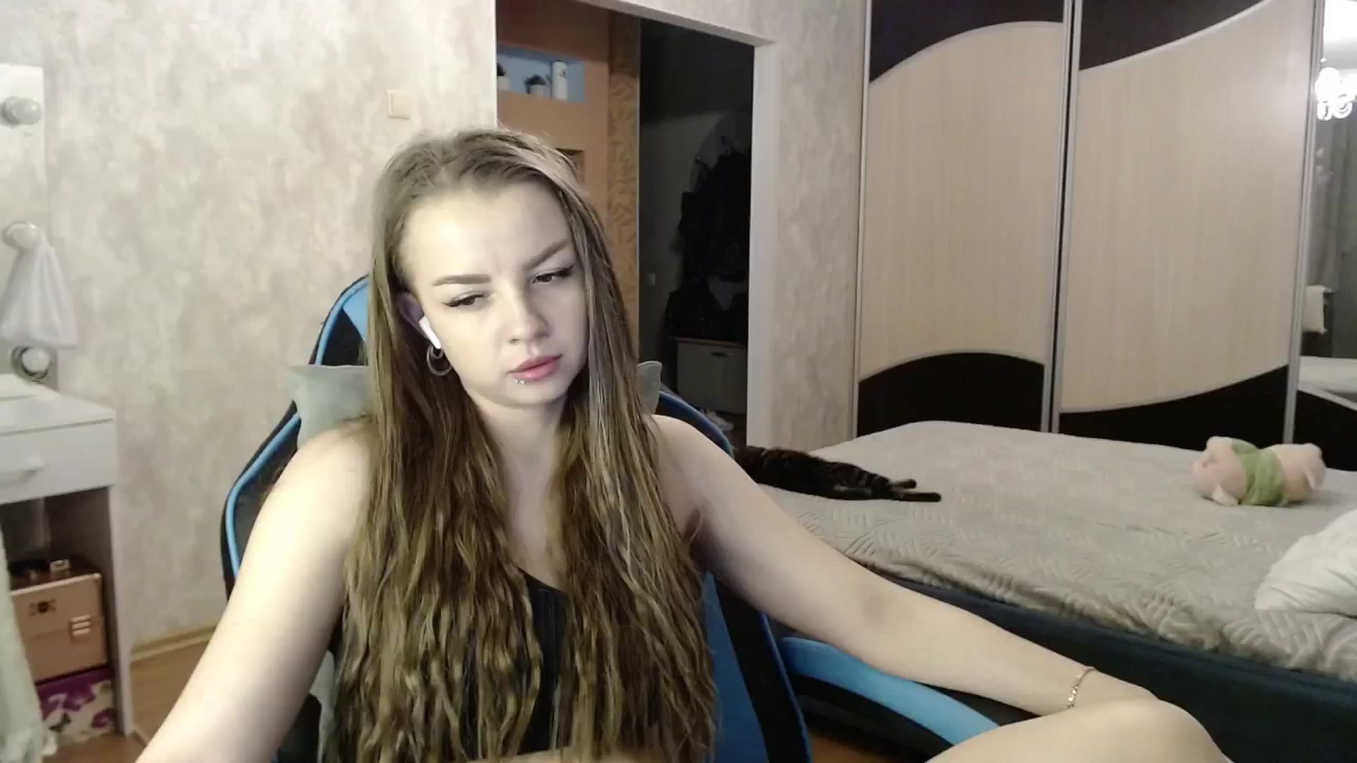 Gallery image thumbnail from Lio_noy's myfreecams stream on, 10/28/2024, 22:41 image 8 of 20