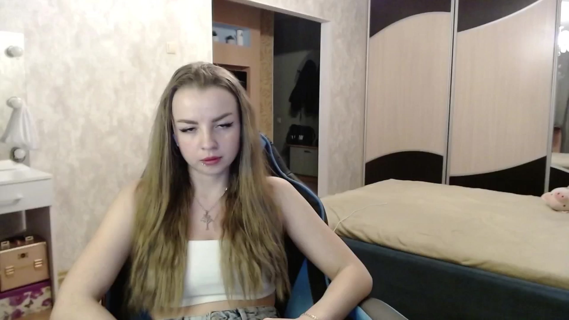 Gallery image thumbnail from Lio_noy's myfreecams stream on, 11/15/2024, 24:15 image 7 of 20