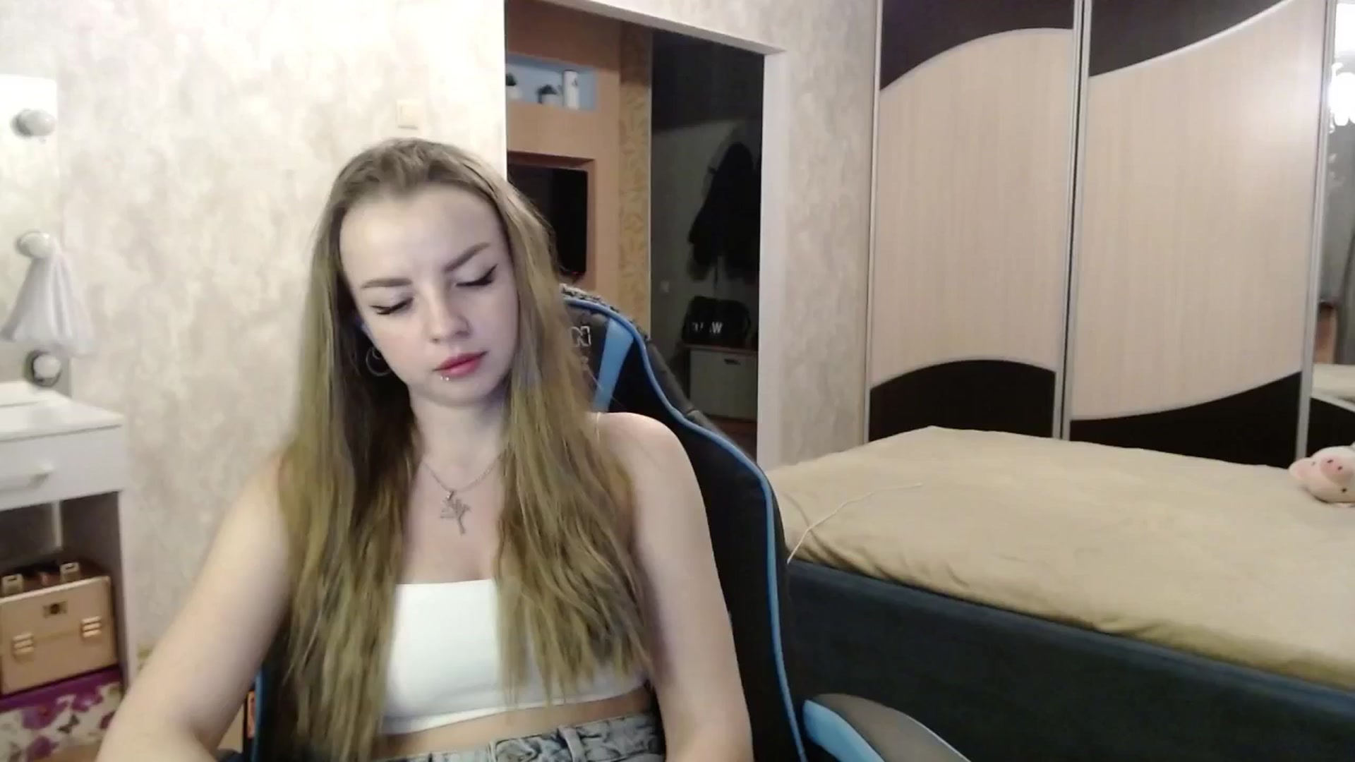 Gallery image thumbnail from Lio_noy's myfreecams stream on, 11/15/2024, 24:15 image 1 of 20