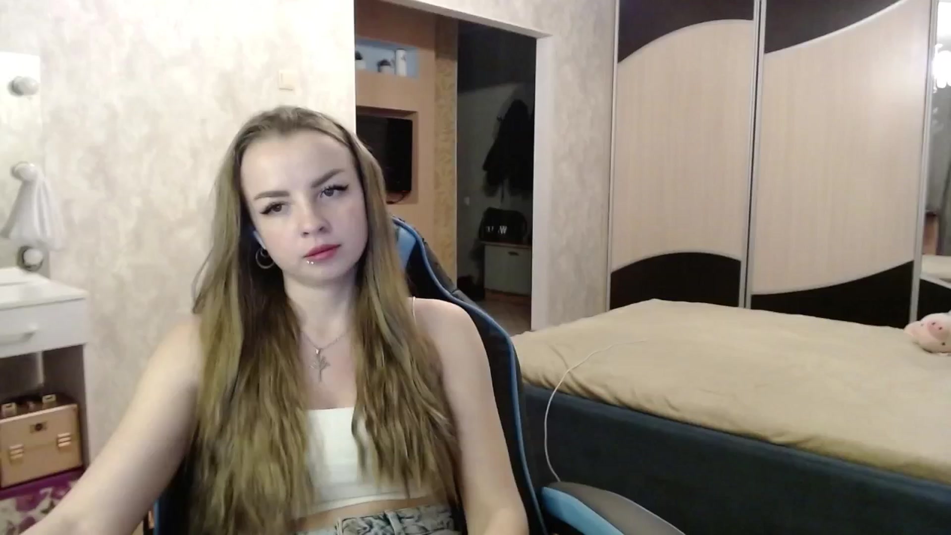 Gallery image thumbnail from Lio_noy's myfreecams stream on, 11/15/2024, 24:15 image 17 of 20