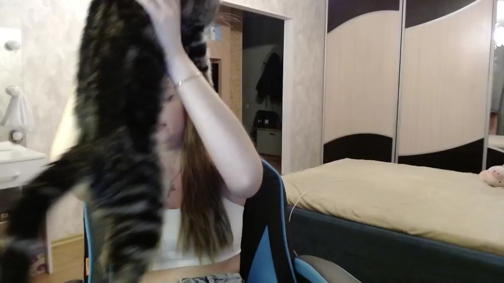 Gallery image thumbnail from Lio_noy's myfreecams stream on, 11/15/2024, 24:15 image 11 of 20