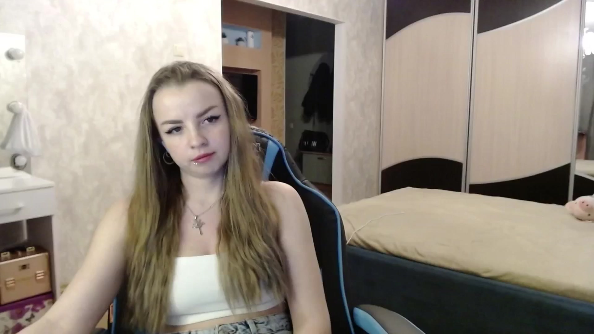 Gallery image thumbnail from Lio_noy's myfreecams stream on, 11/15/2024, 24:15 image 3 of 20