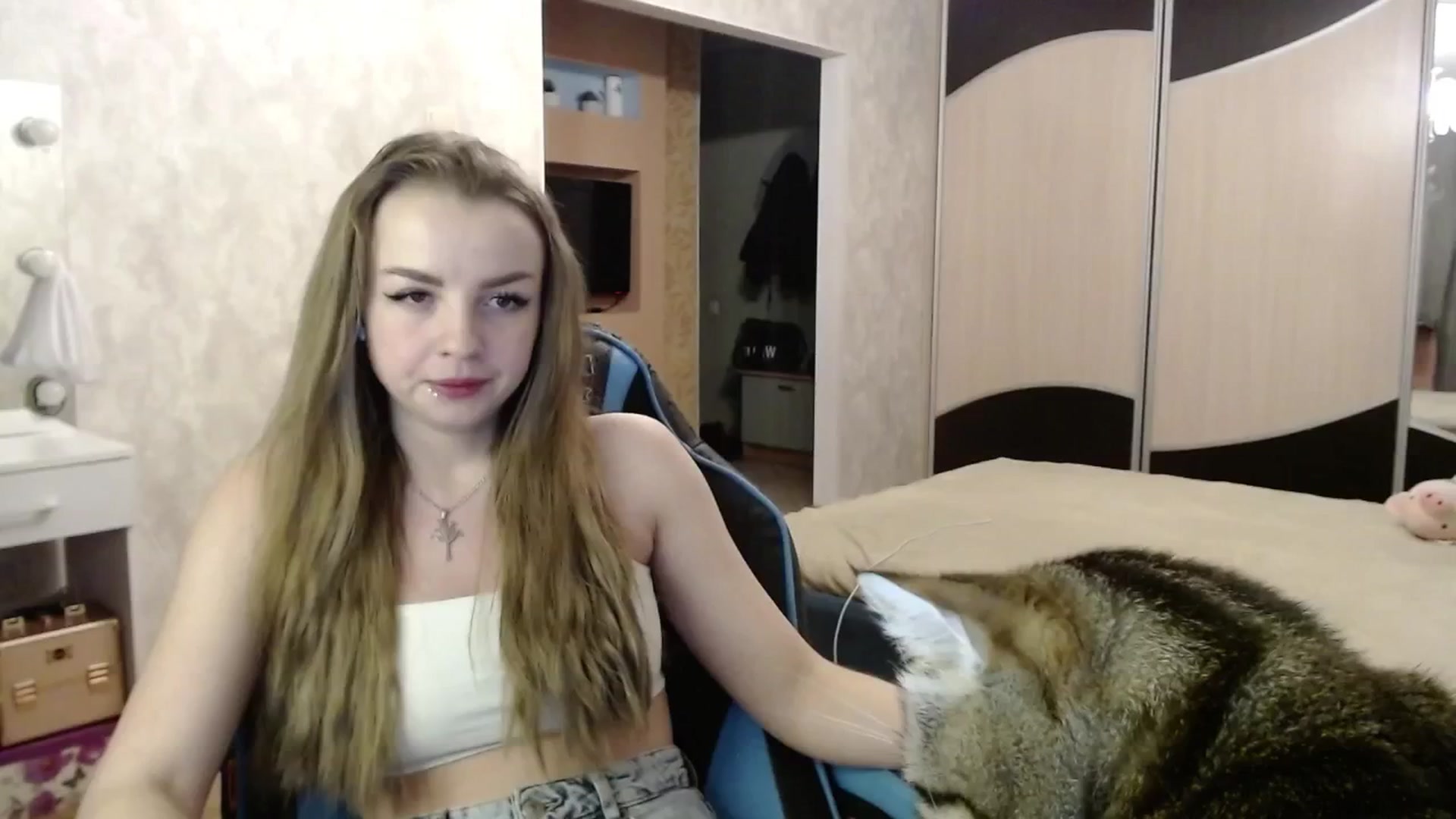 Gallery image thumbnail from Lio_noy's myfreecams stream on, 11/15/2024, 24:15 image 12 of 20