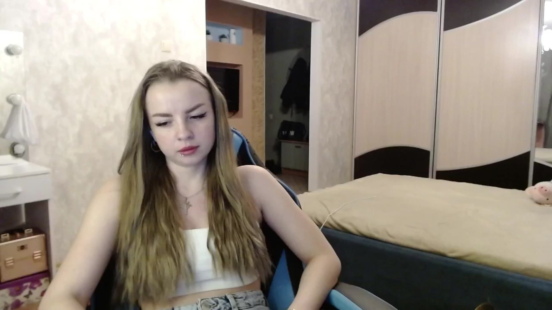 Gallery image thumbnail from Lio_noy's myfreecams stream on, 11/15/2024, 24:15 image 14 of 20