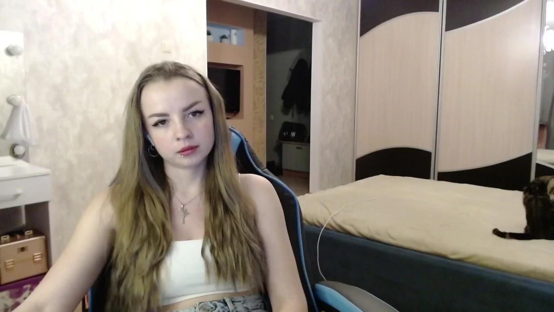 Gallery image thumbnail from Lio_noy's myfreecams stream on, 11/15/2024, 24:15 image 19 of 20