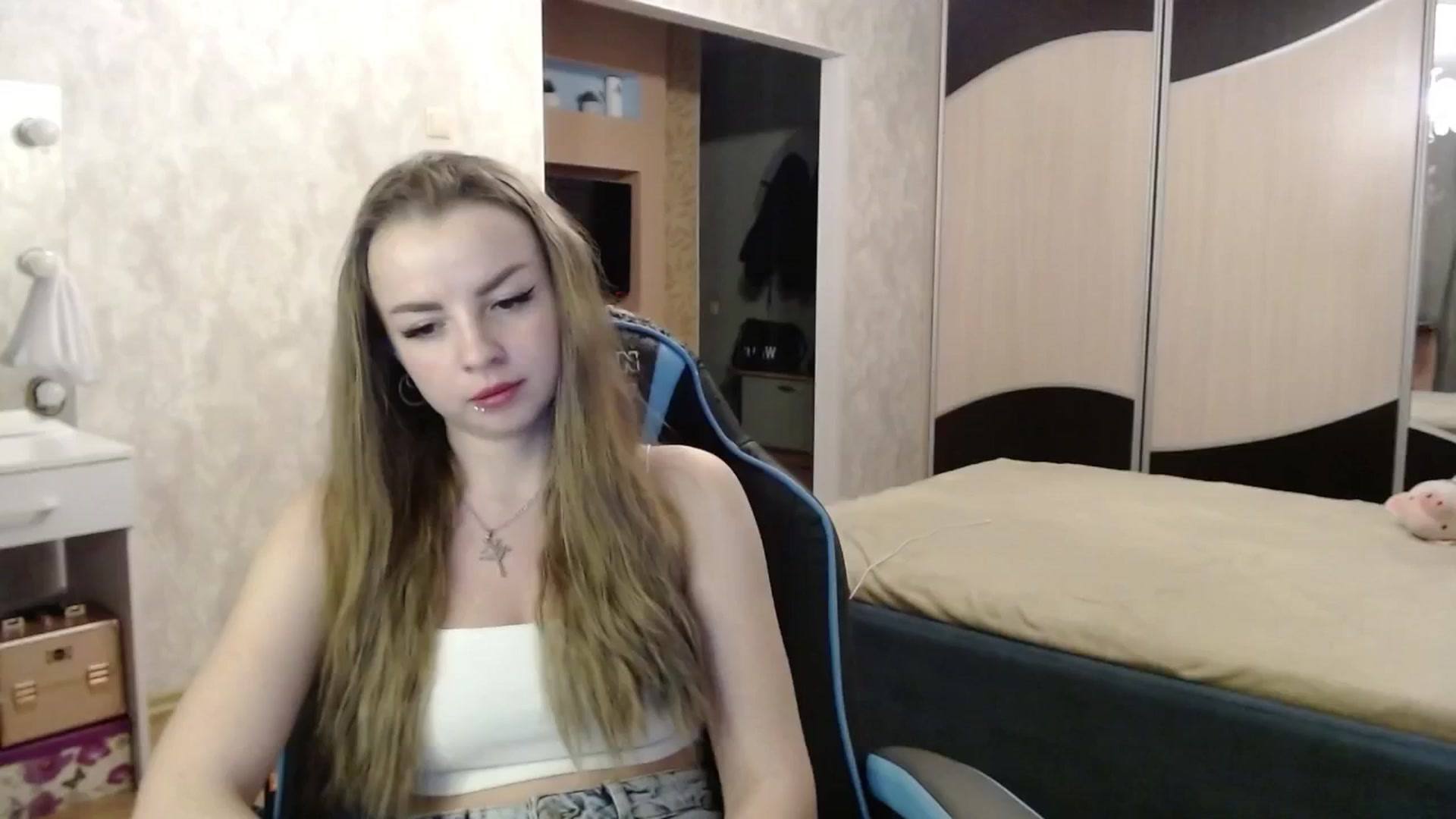 Gallery image thumbnail from Lio_noy's myfreecams stream on, 11/15/2024, 24:15 image 4 of 20