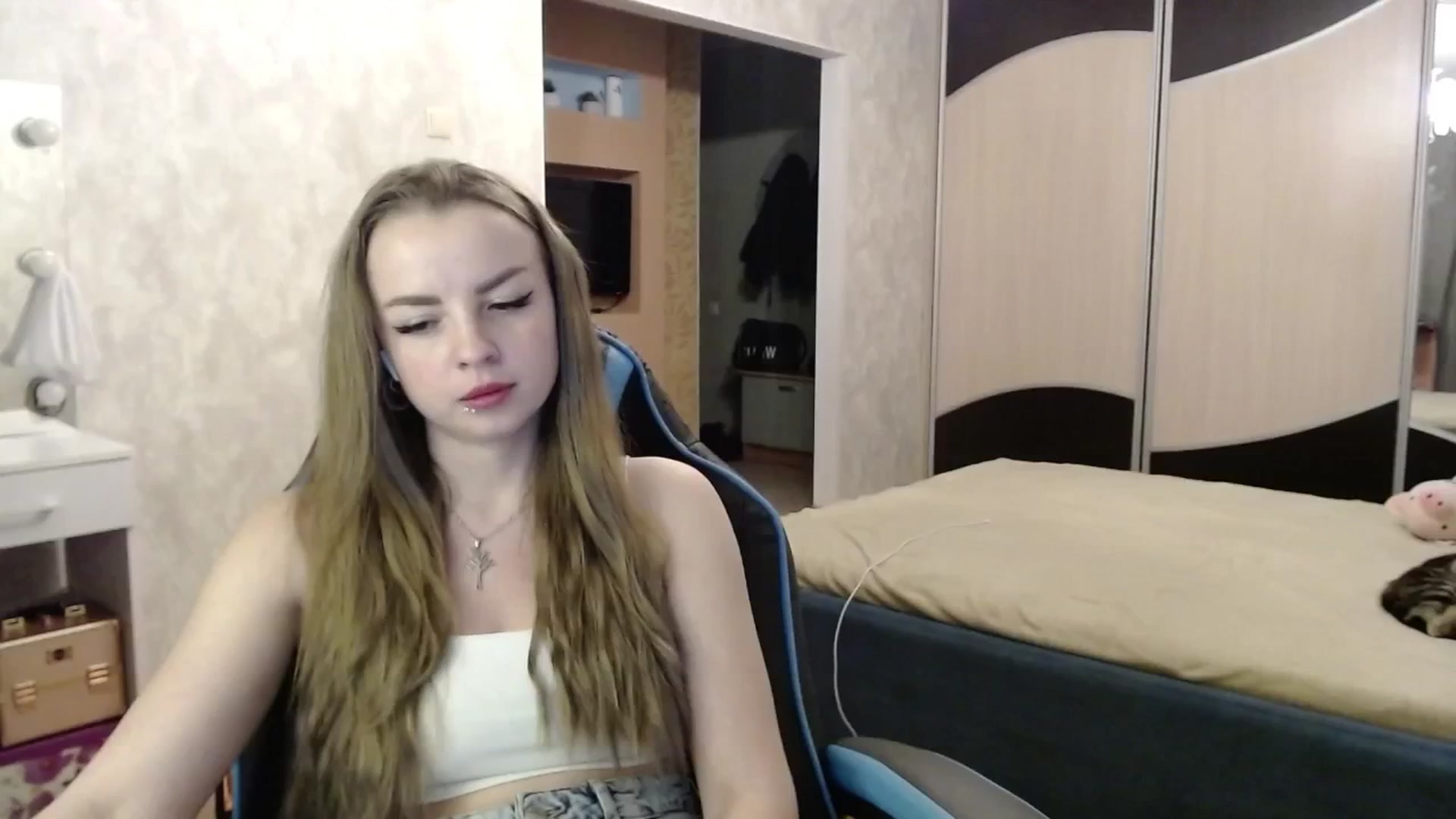 Gallery image thumbnail from Lio_noy's myfreecams stream on, 11/15/2024, 24:15 image 20 of 20
