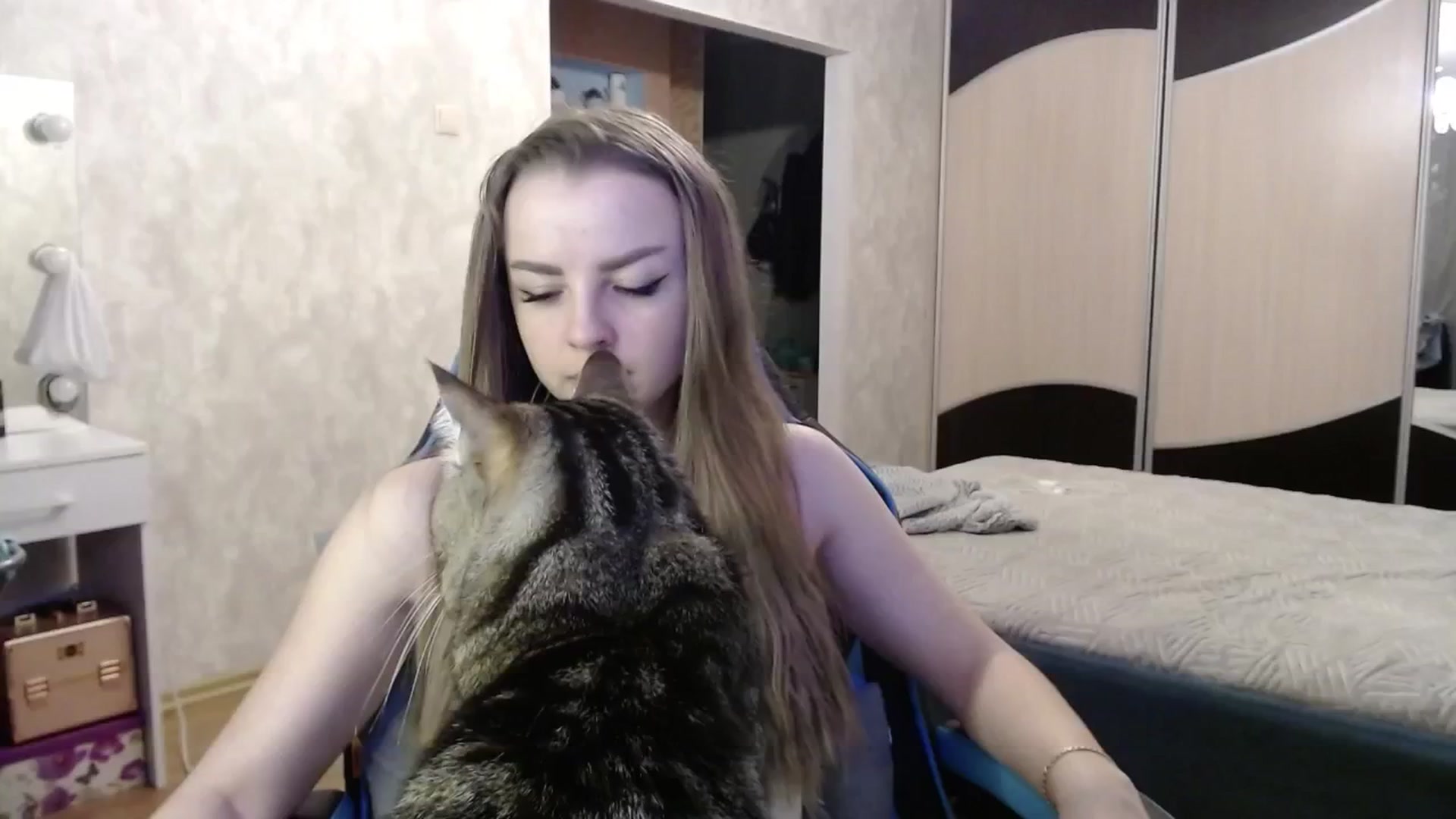 Gallery image thumbnail from Lio_noy's myfreecams stream on, 11/19/2024, 24:42 image 1 of 20