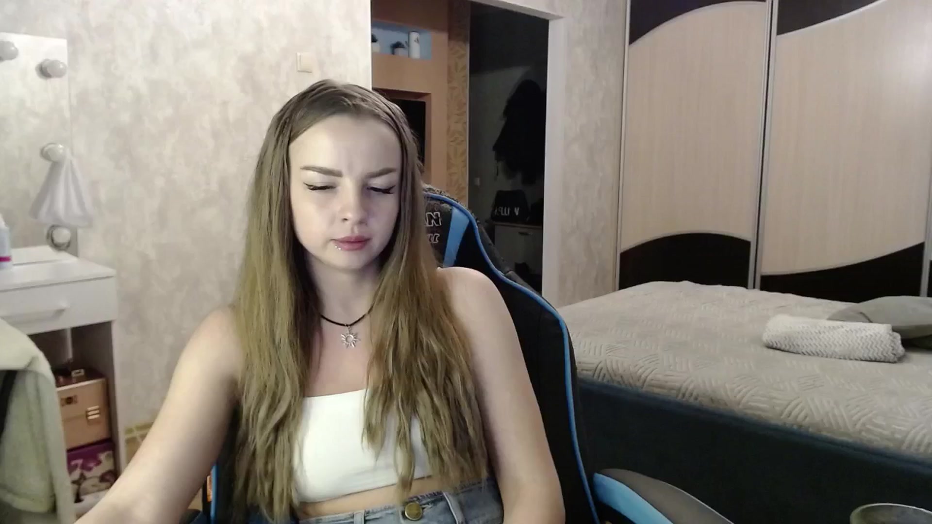 Gallery image thumbnail from Lio_noy's myfreecams stream on, 11/25/2024, 23:41 image 14 of 20