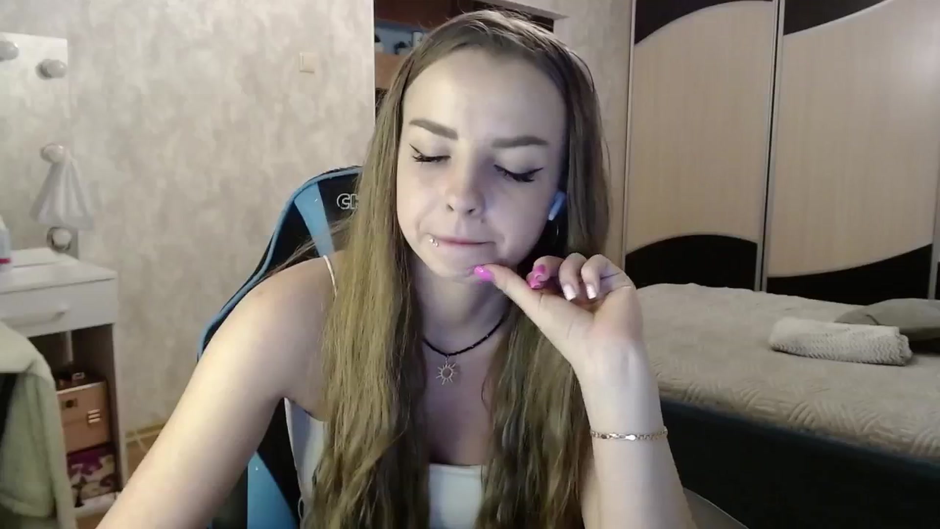 Gallery image thumbnail from Lio_noy's myfreecams stream on, 11/25/2024, 23:41 image 16 of 20