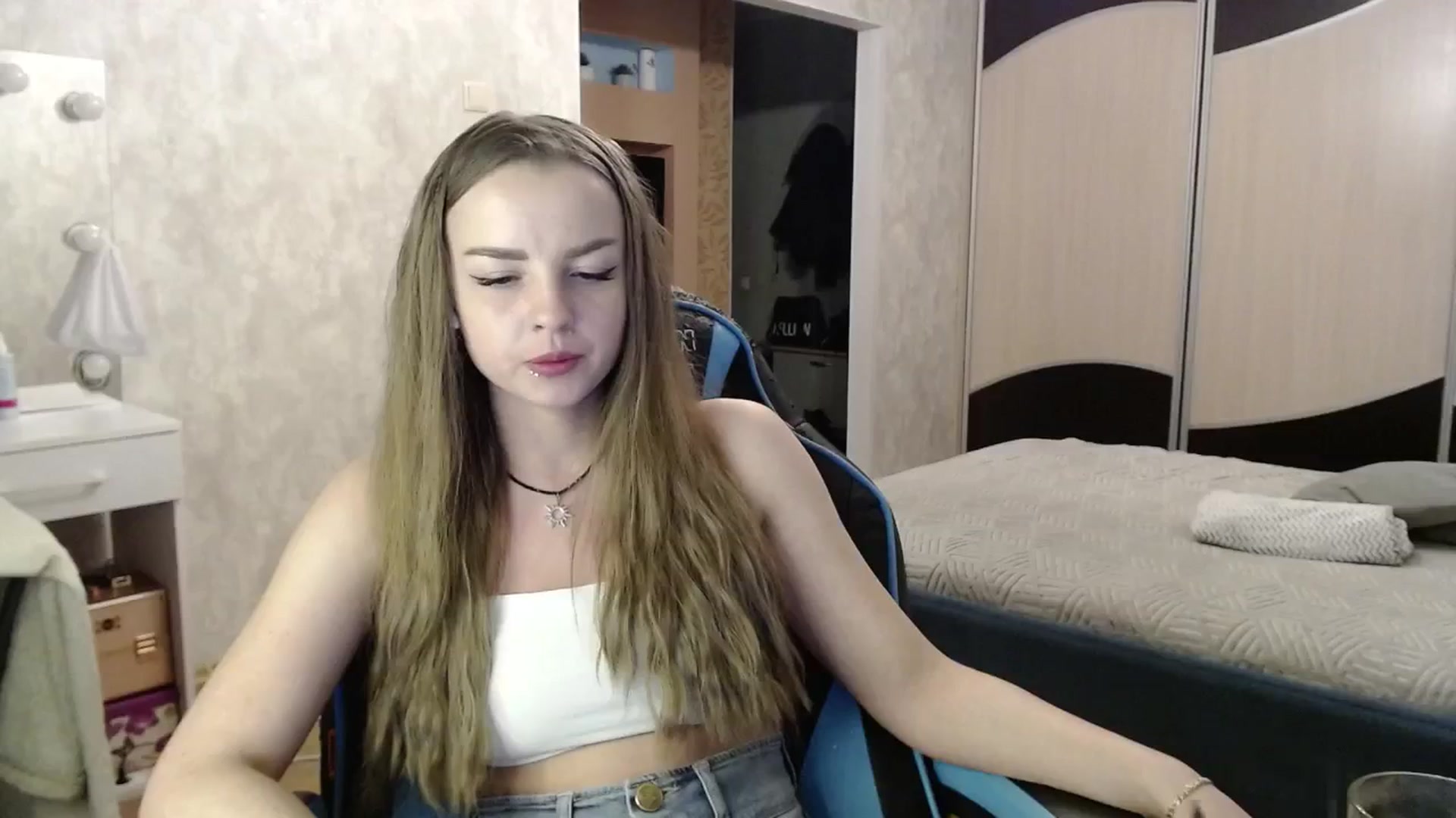 Gallery image thumbnail from Lio_noy's myfreecams stream on, 11/25/2024, 23:41 image 9 of 20