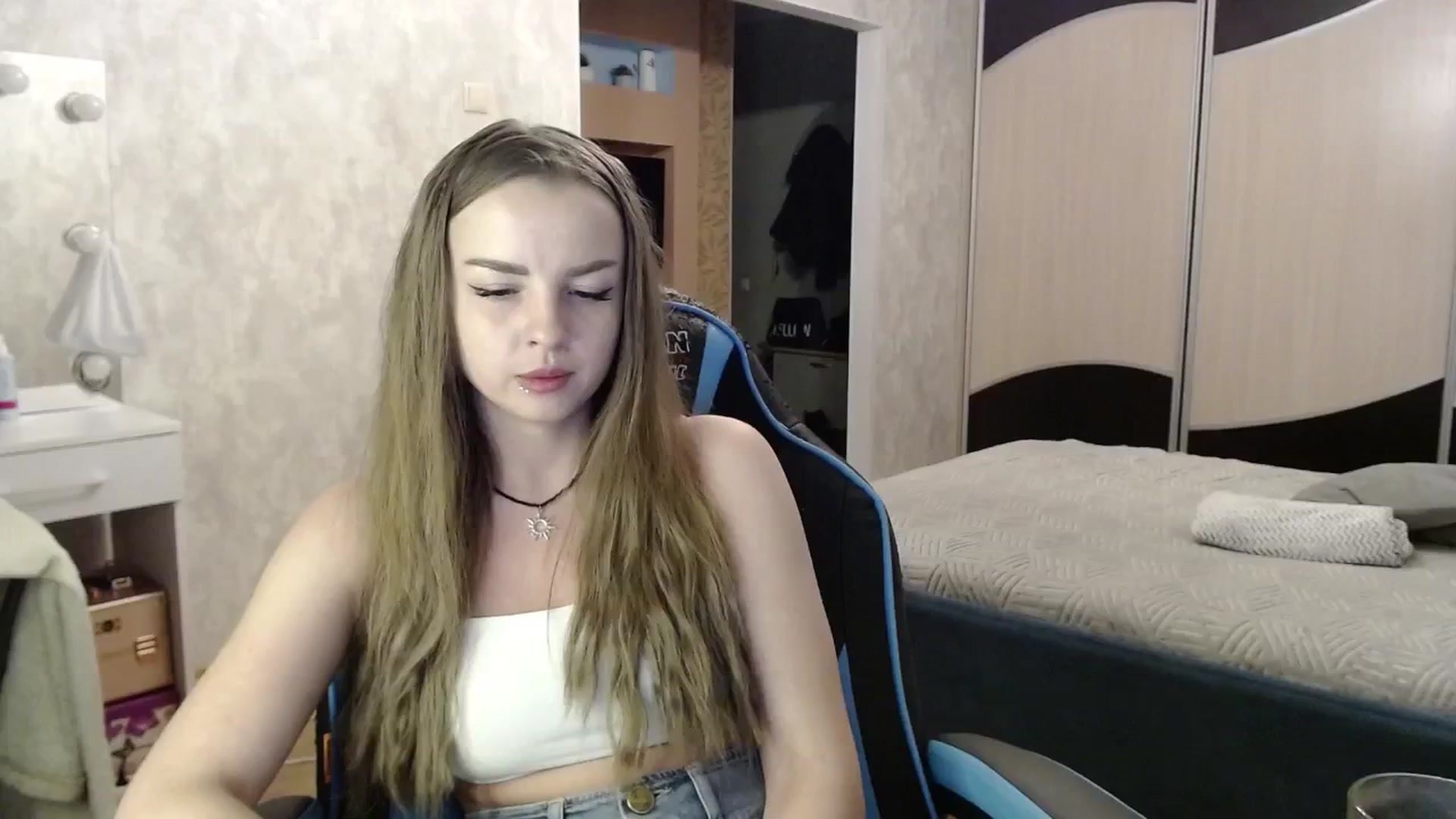 Gallery image thumbnail from Lio_noy's myfreecams stream on, 11/25/2024, 23:41 image 10 of 20