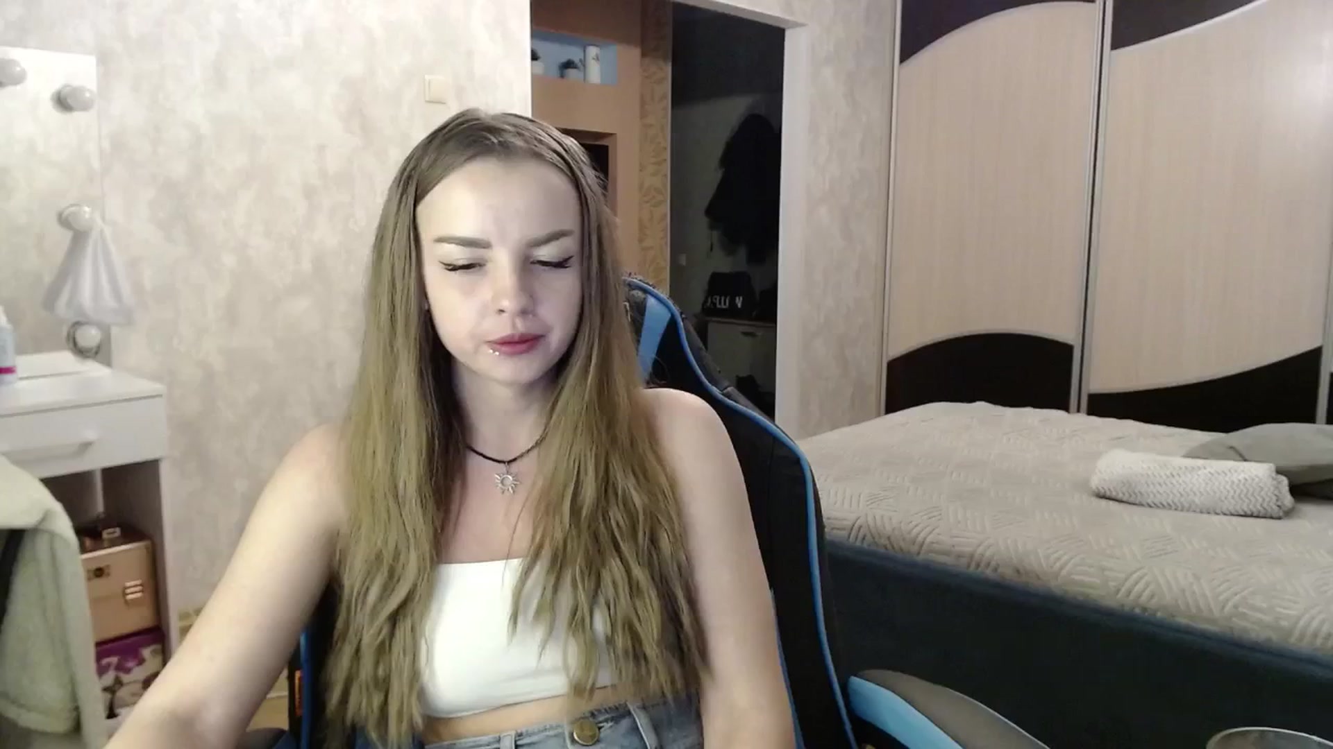 Gallery image thumbnail from Lio_noy's myfreecams stream on, 11/25/2024, 23:41 image 12 of 20