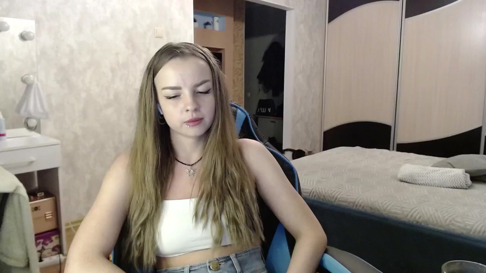Gallery image thumbnail from Lio_noy's myfreecams stream on, 11/25/2024, 23:41 image 11 of 20