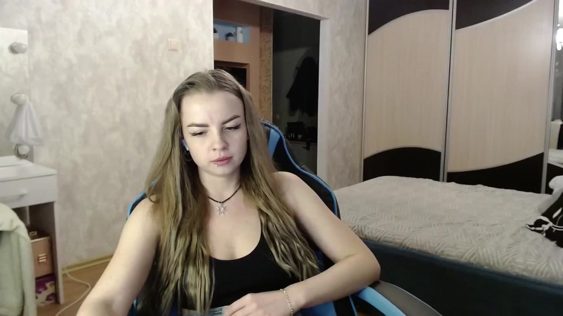 Gallery image thumbnail from Lio_noy's myfreecams stream on, 11/26/2024, 23:36 image 8 of 20