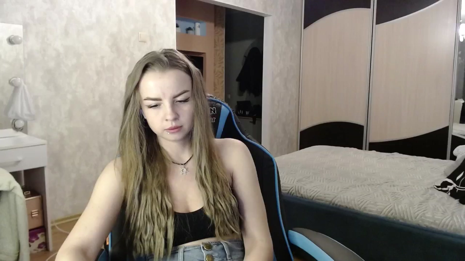 Gallery image thumbnail from Lio_noy's myfreecams stream on, 11/26/2024, 23:36 image 1 of 20