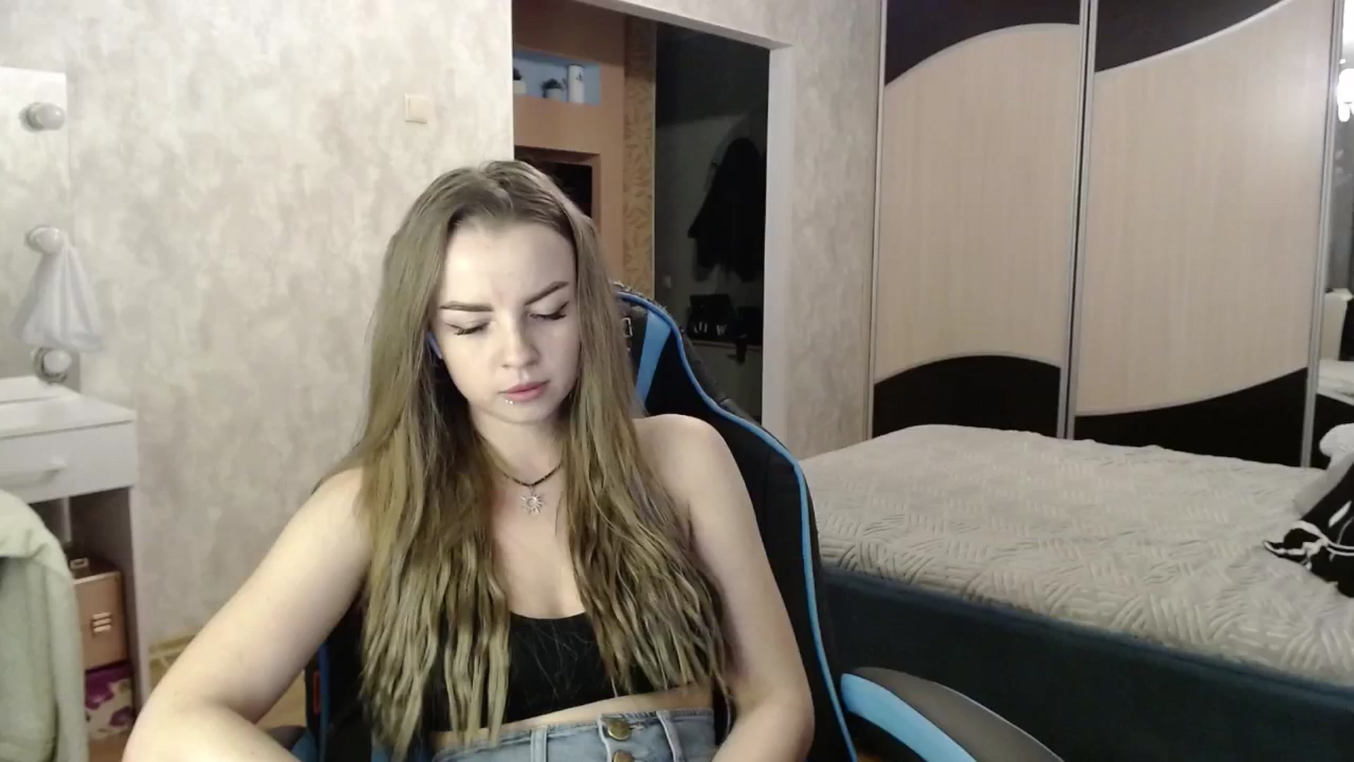 Gallery image thumbnail from Lio_noy's myfreecams stream on, 11/26/2024, 23:36 image 5 of 20