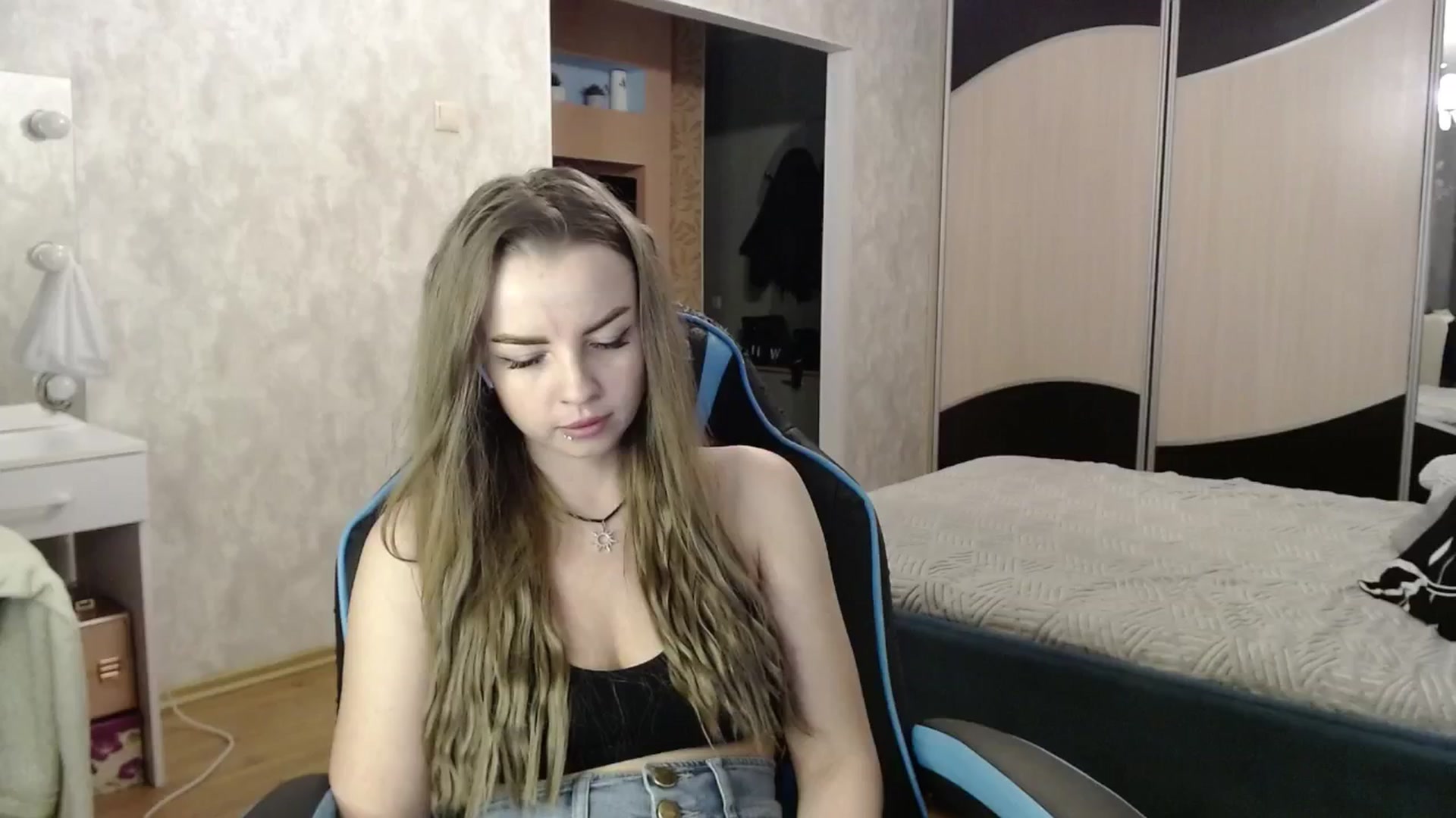 Gallery image thumbnail from Lio_noy's myfreecams stream on, 11/26/2024, 23:36 image 2 of 20