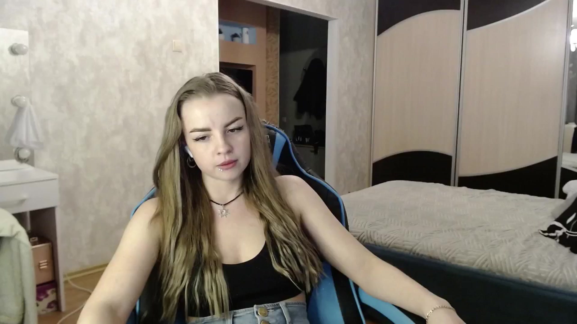Gallery image thumbnail from Lio_noy's myfreecams stream on, 11/26/2024, 23:36 image 10 of 20